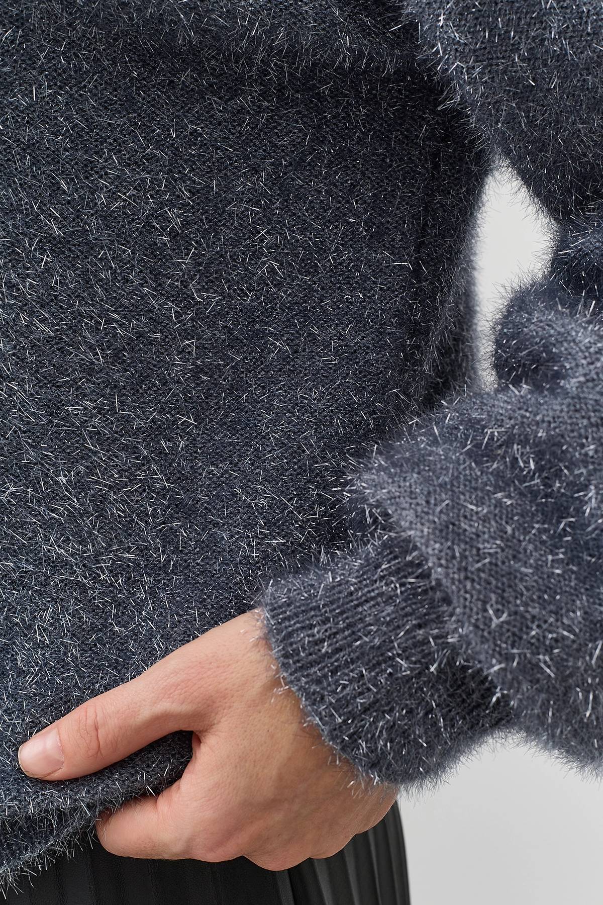 Джемпер из мерцающей пряжи, 46