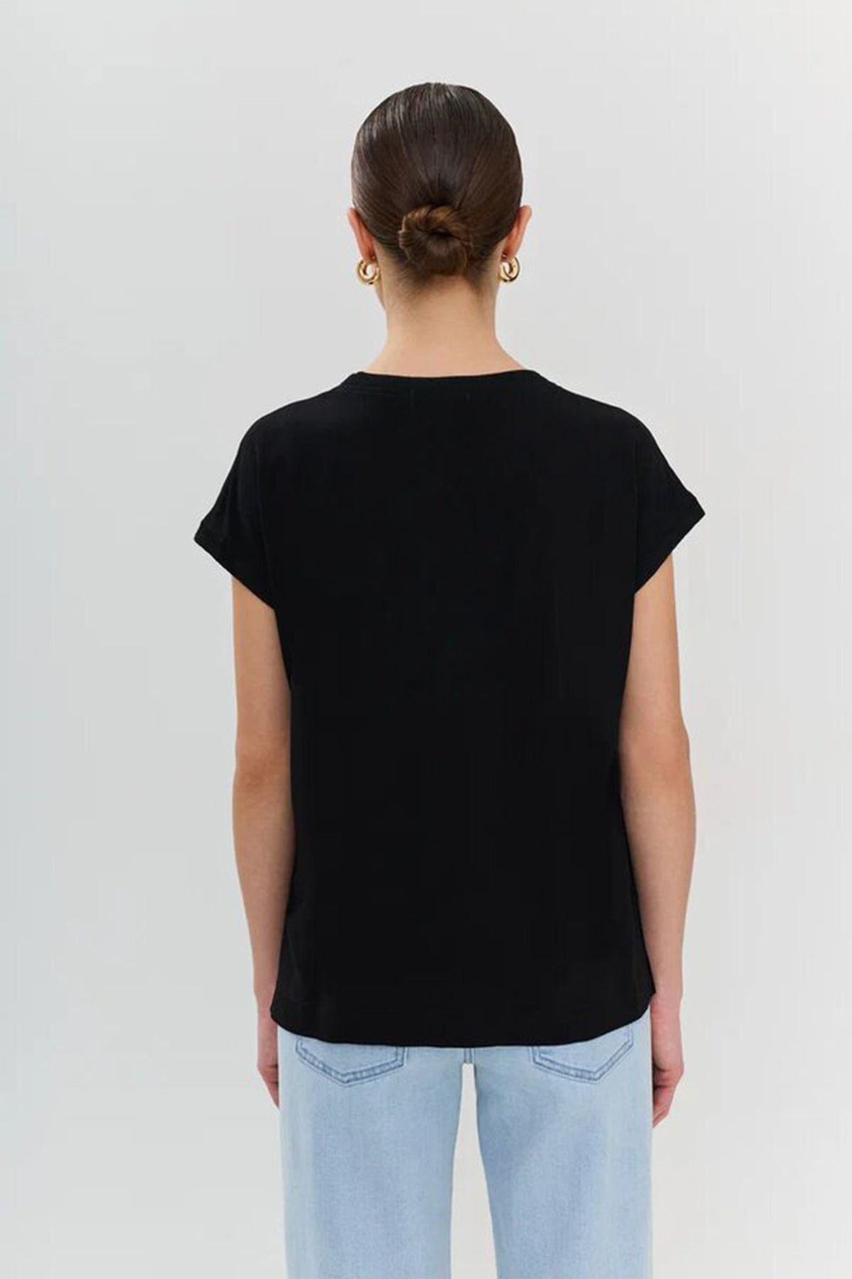 Блузка чёрного цвета со спущенным коротким рукавом, 52р