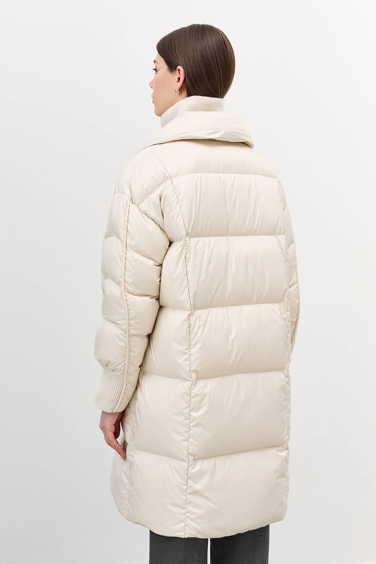 Лимитированная серия белый пуховик на запах с трикотажной манишкой и палантин, 44