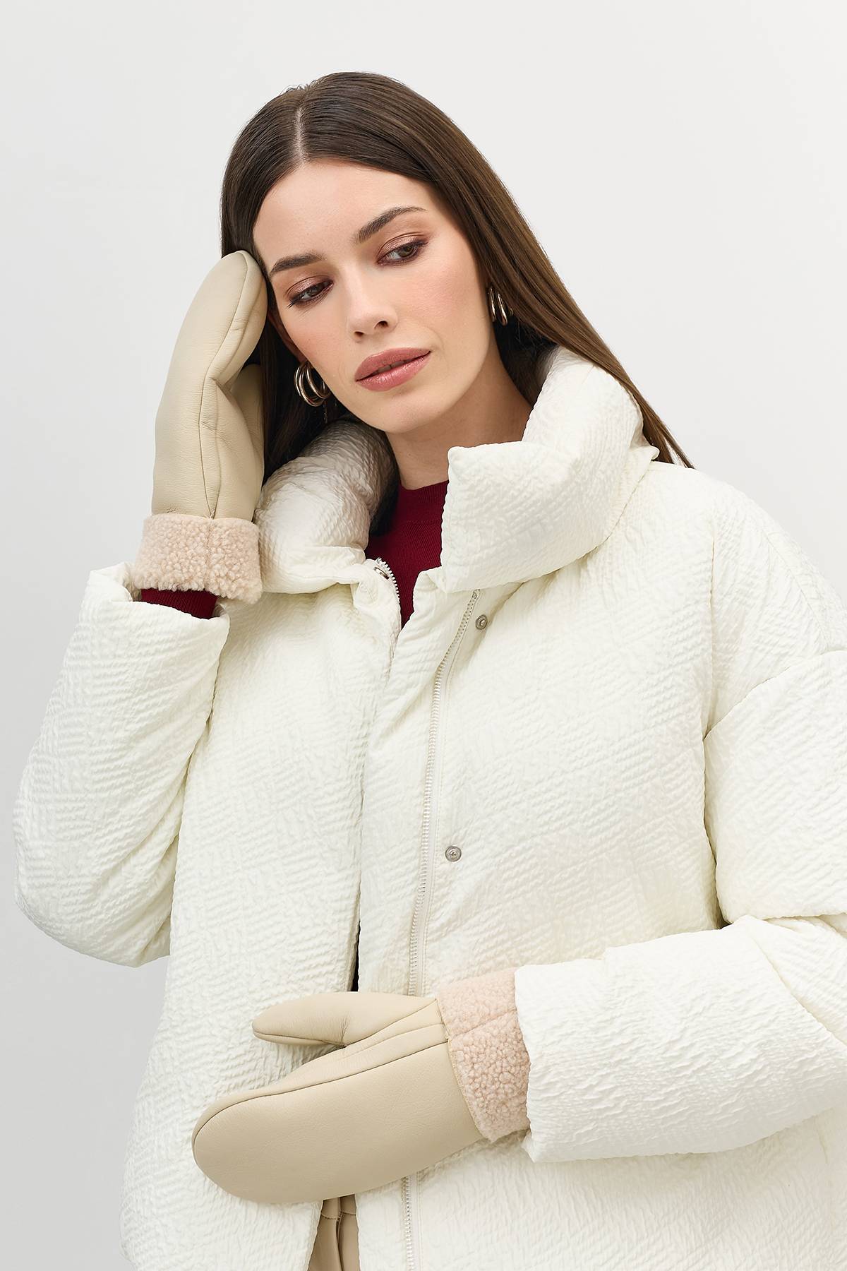 Лимитированная серия объемная куртка из фактурной ткани с палантином, 42