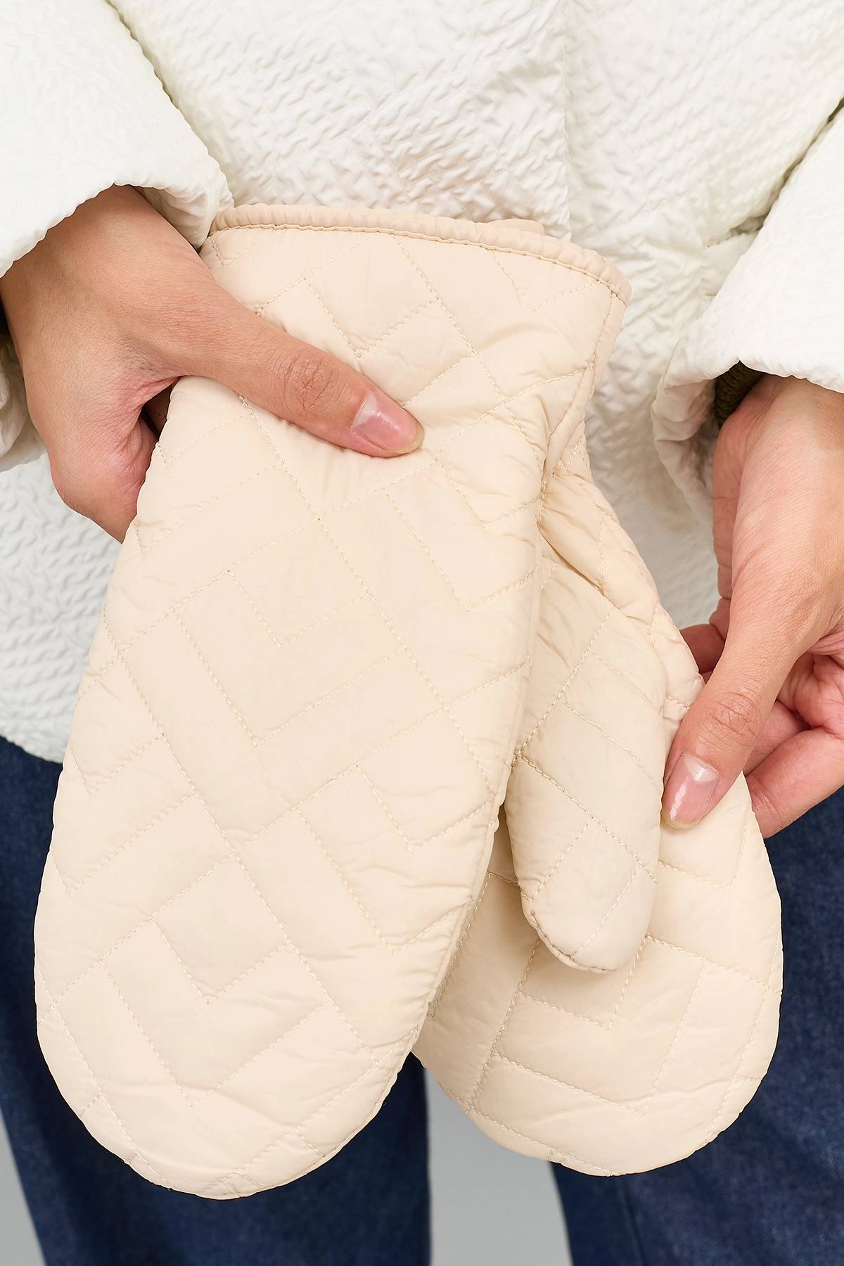 Утепленные варежки с ромбовидной стежкой, One