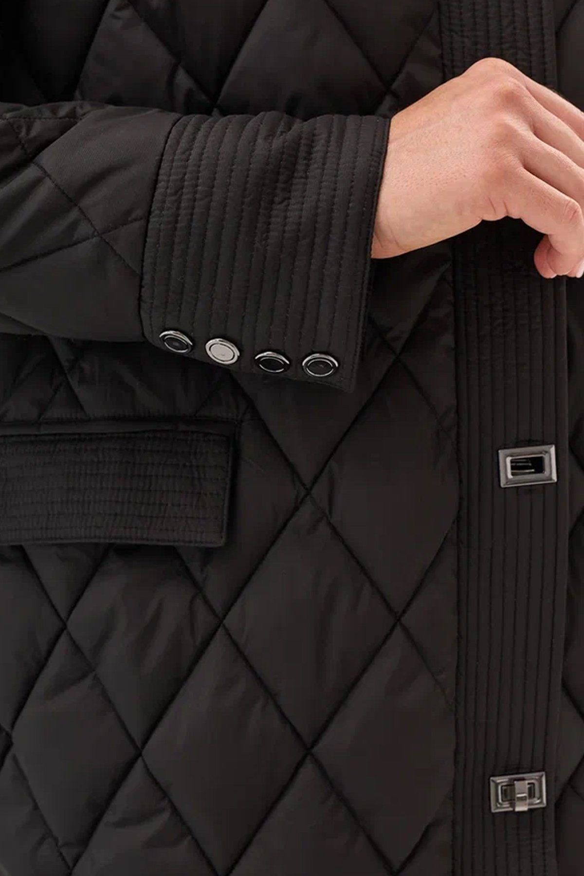 Пальто с ромбовидной стежкой и акцентными застежками, 46р