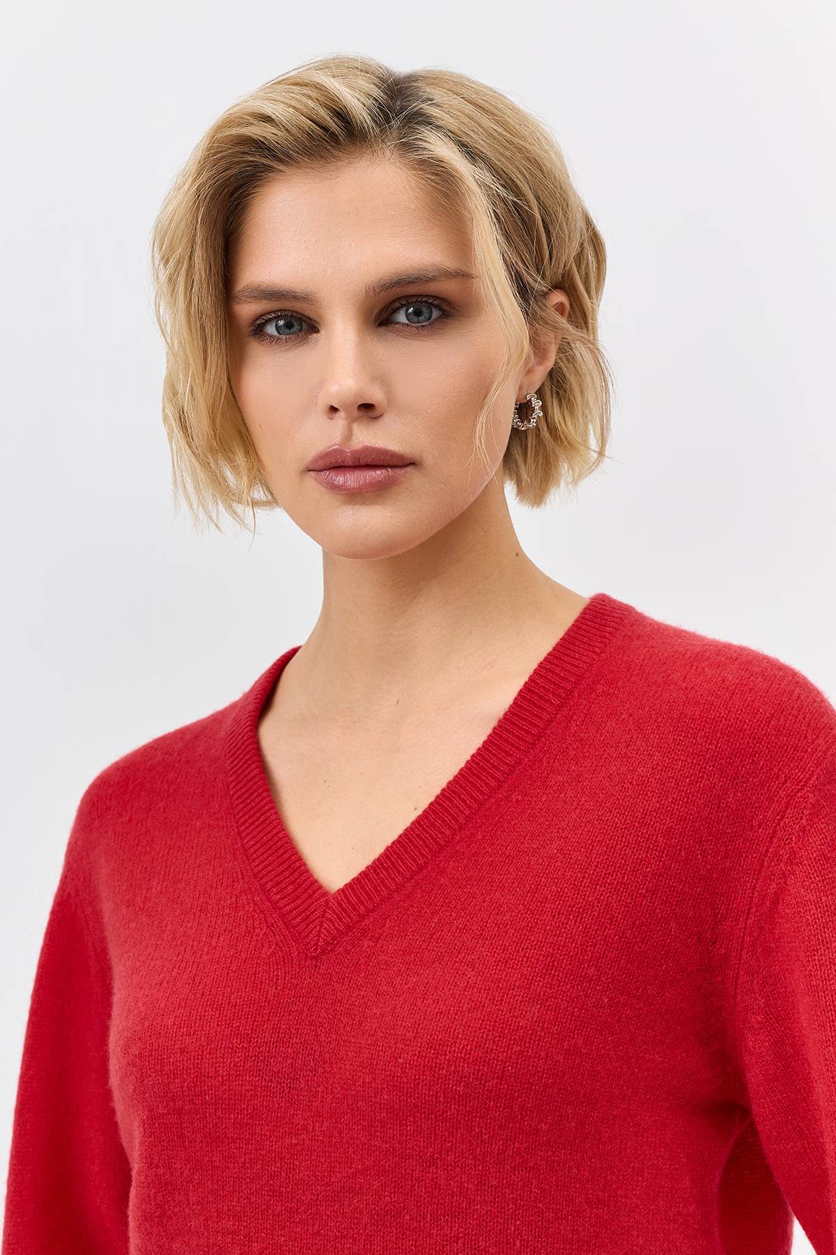 Лимитированная серия красный джемпер с V-образным вырезом из 100% кашемира и ремень, 38