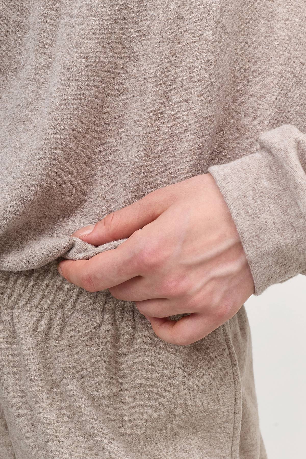 Лимитированная серия джемпер  из фактурного трикотажа с имитацией многослойности и ремень, 40