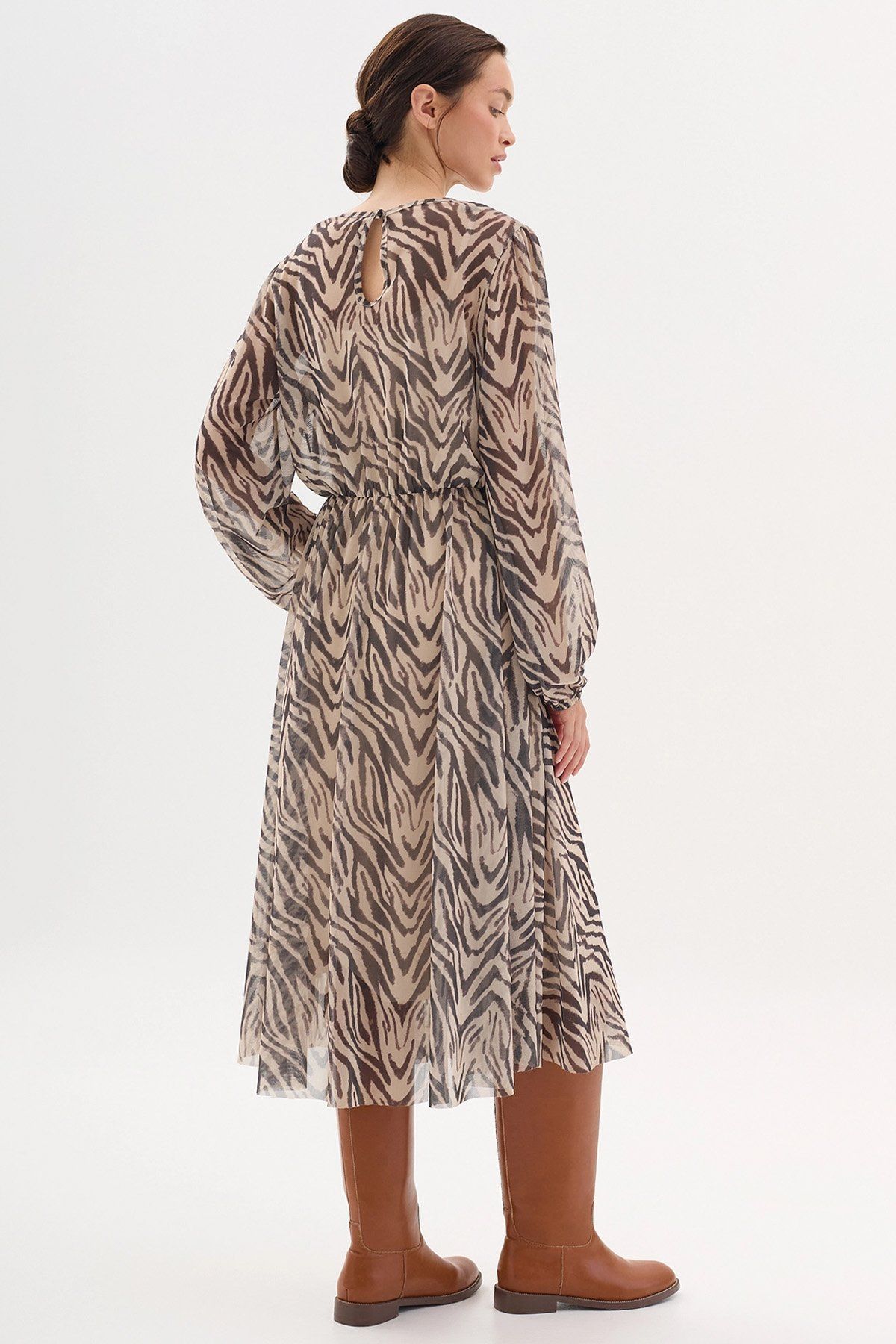 Платье А-силуэта из полупрозрачной сетки с анималистичным принтом, 48р