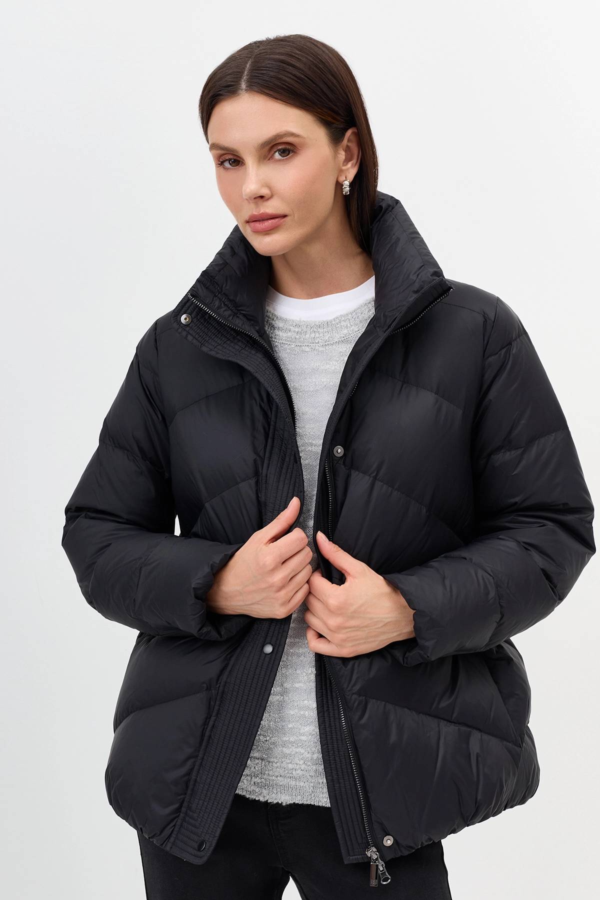 Лимитированная серия легкая куртка в черном цвете с  палантином, 44