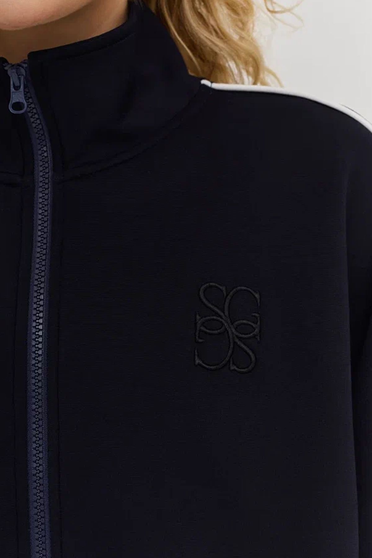 Трикотажный жакет-бомбер в ретро стиле, 50р