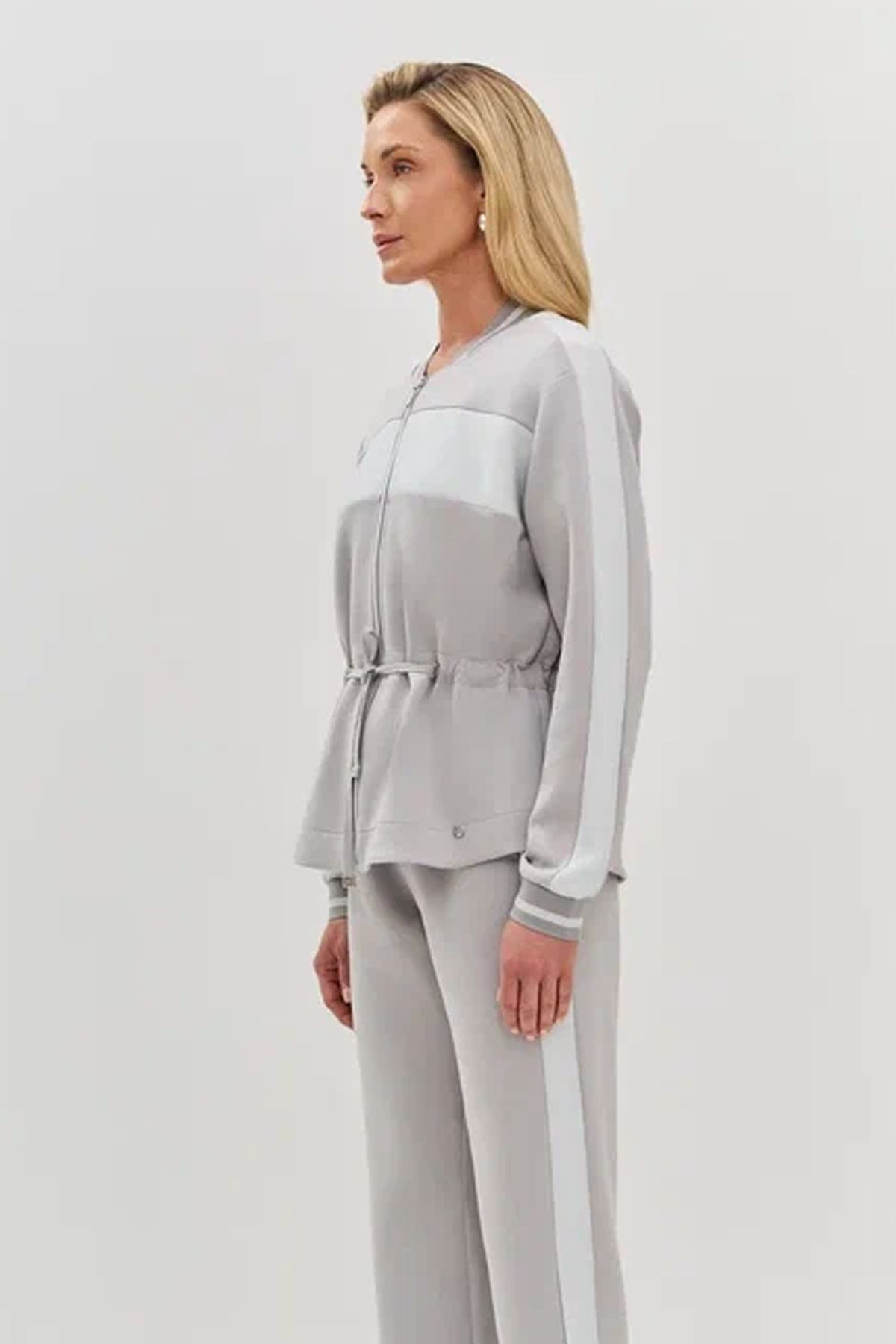 Жакет-бомбер с кулисой на талии, 52р