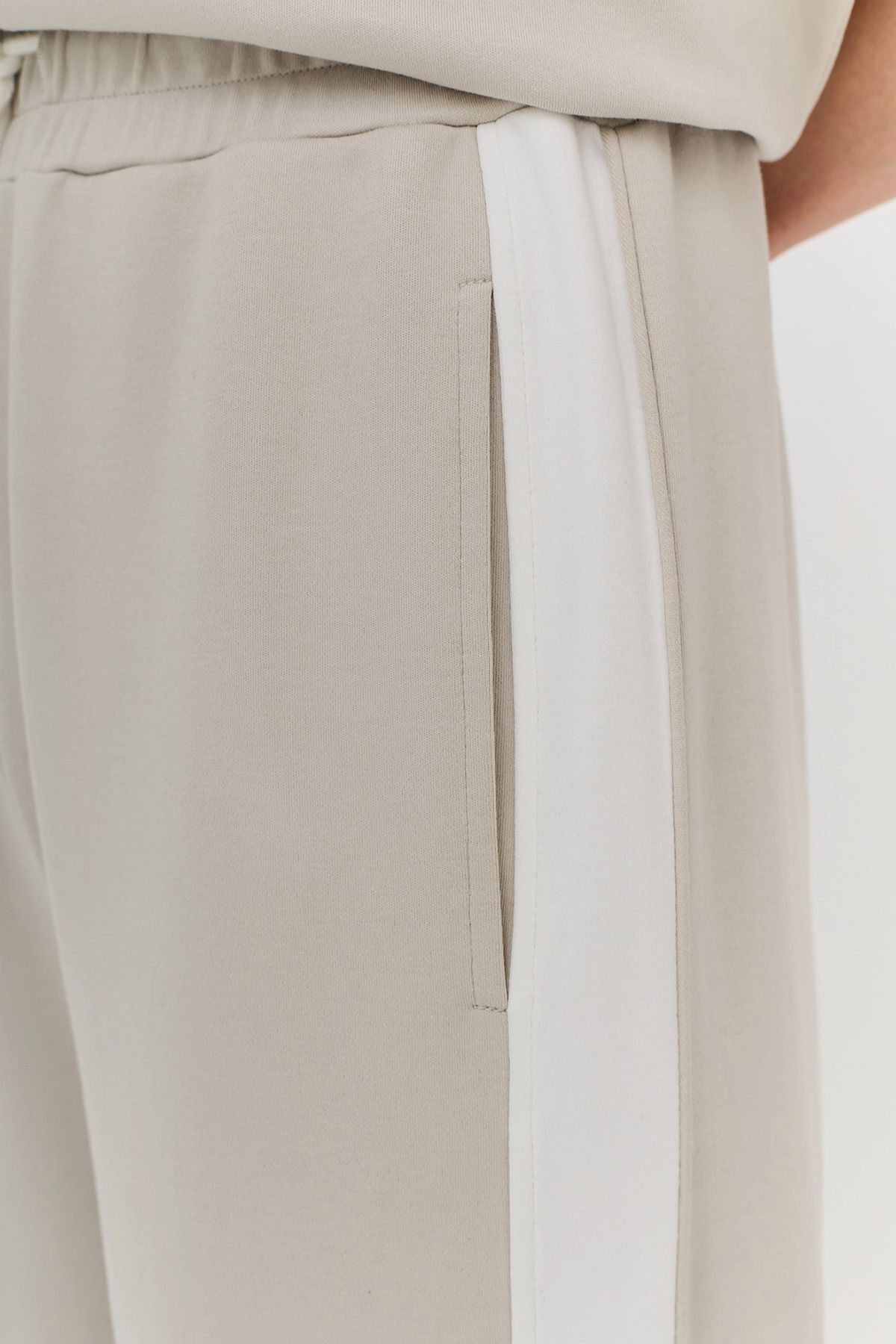 Широкие брюки с лампасами, 40р