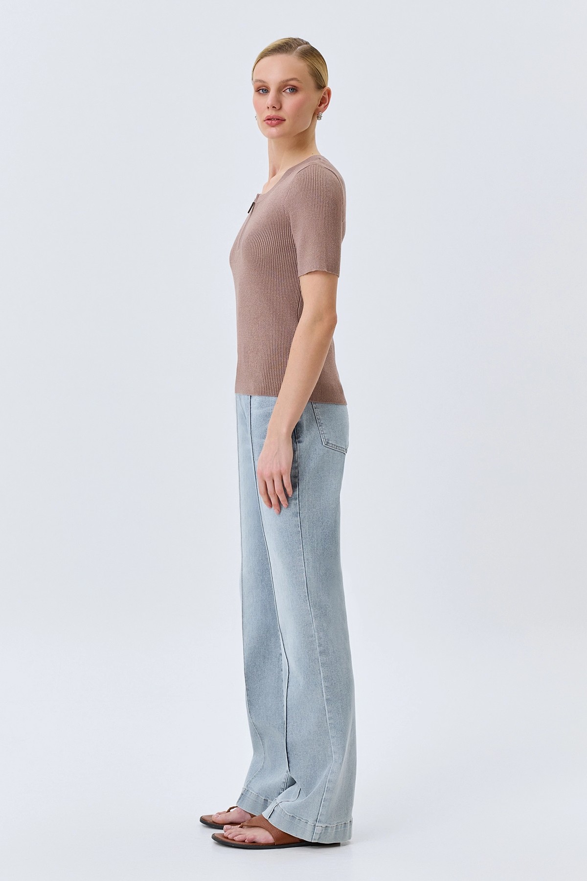 Джинсы bootcut с акцентными стрелками, 48