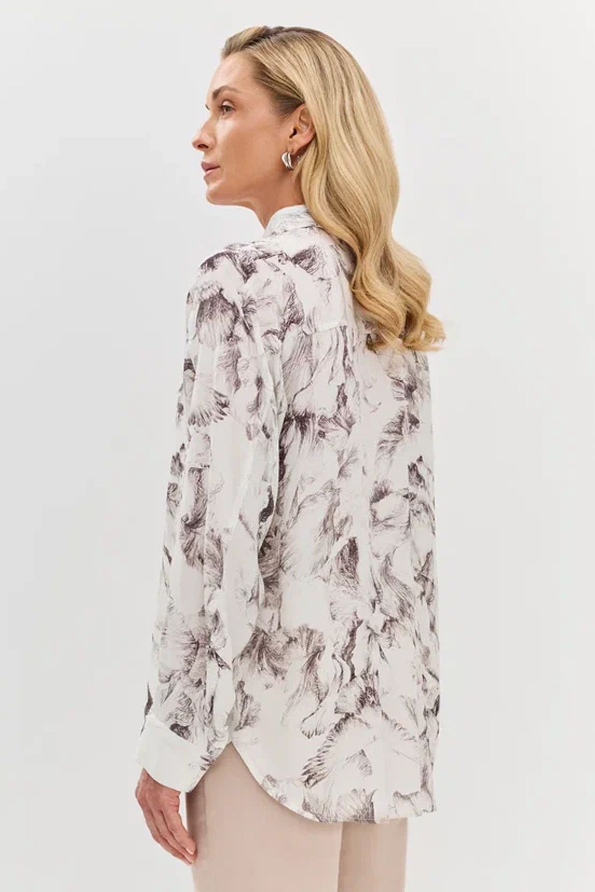 Легкая блузка с нежным цветочным принтом, 50р