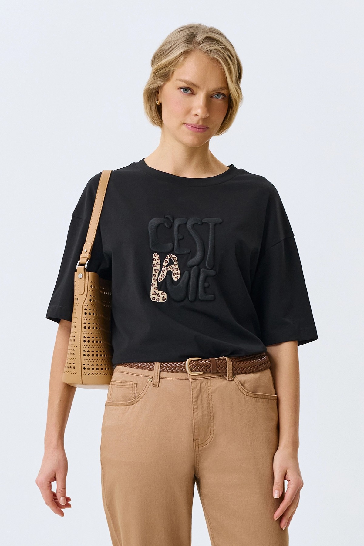 Футболка с объемной вышивкой, 34