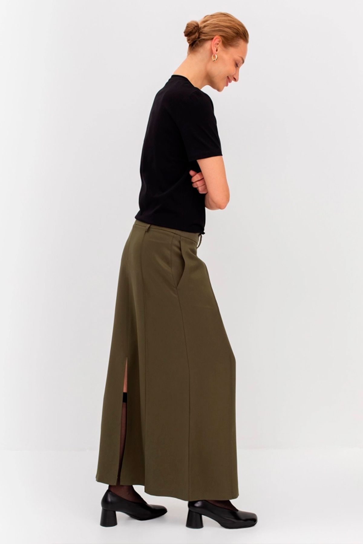 Юбка миди с боковыми карманами, 46р