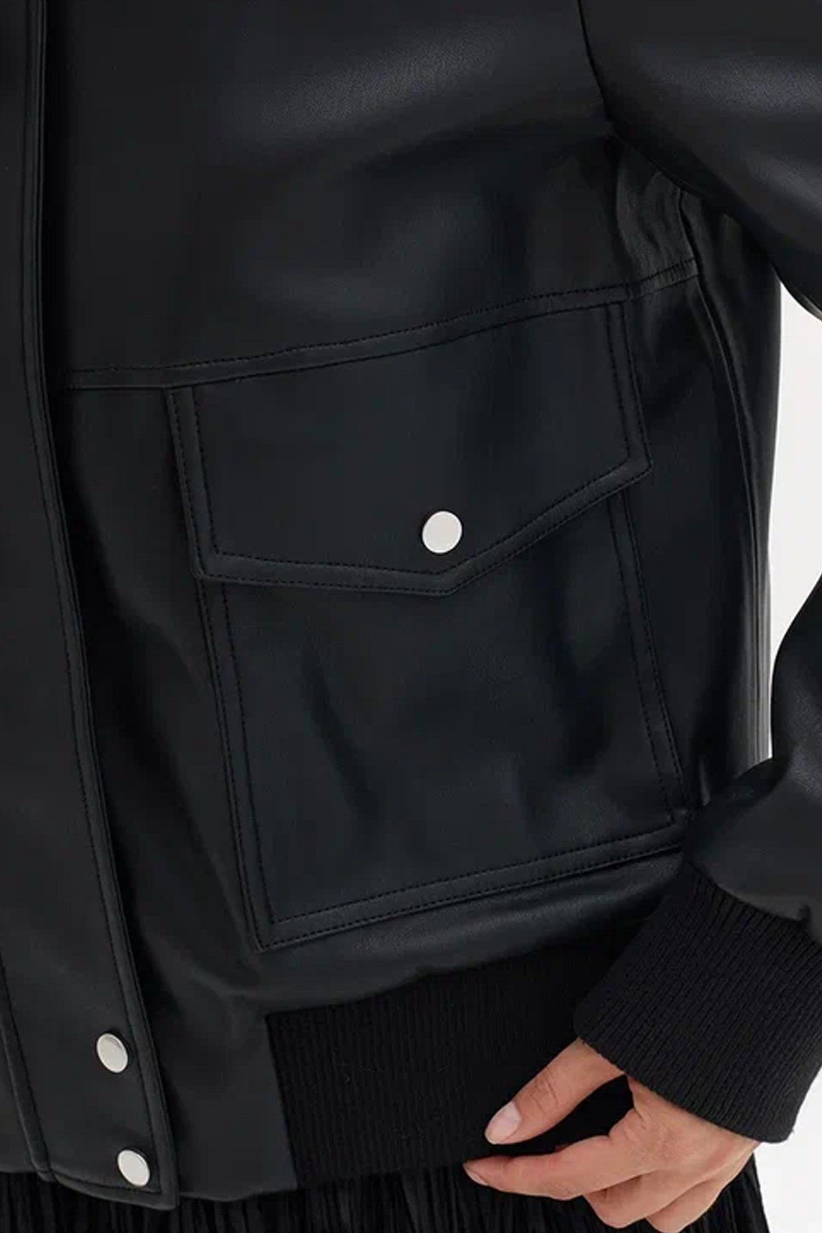 Куртка из полиуретана с несъёмным воротником, 44р