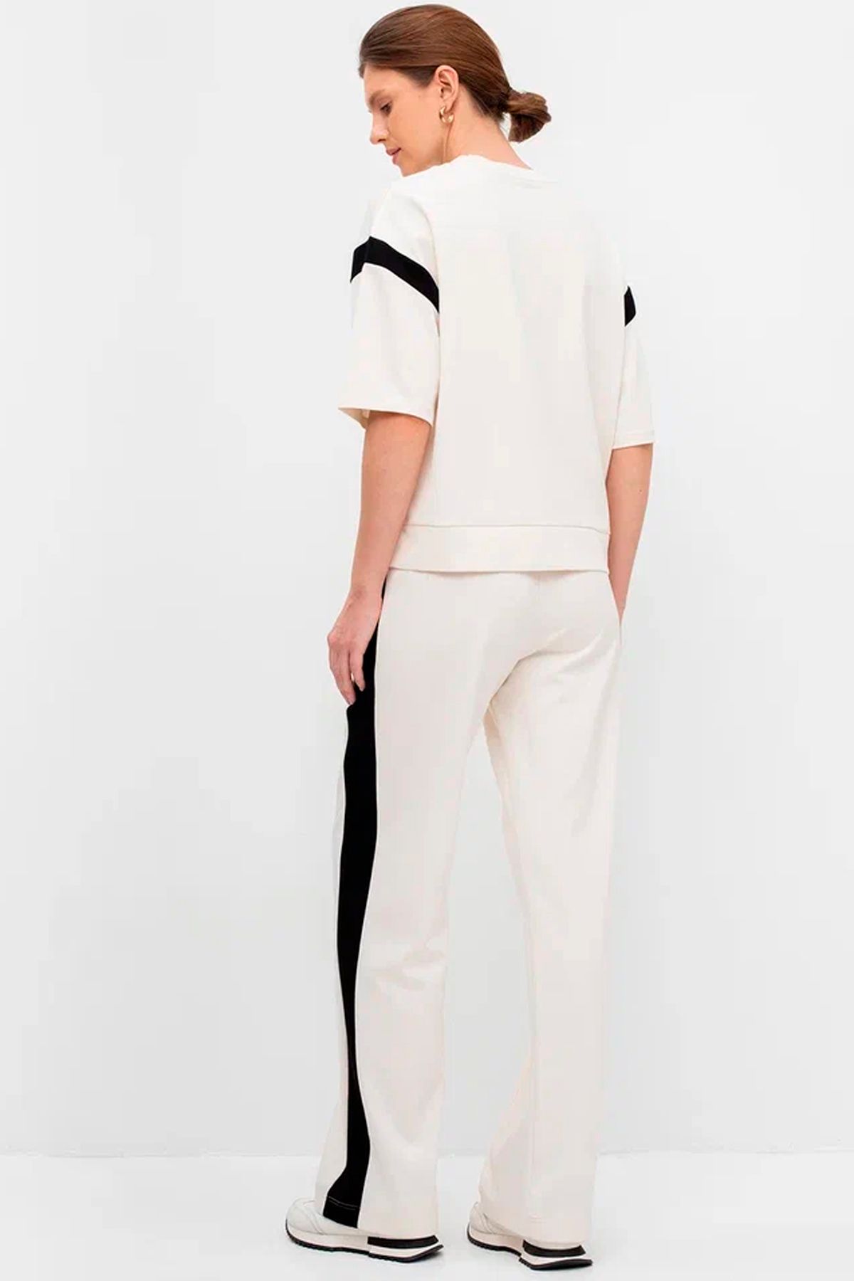 Молочные брюки с лампасами, 40