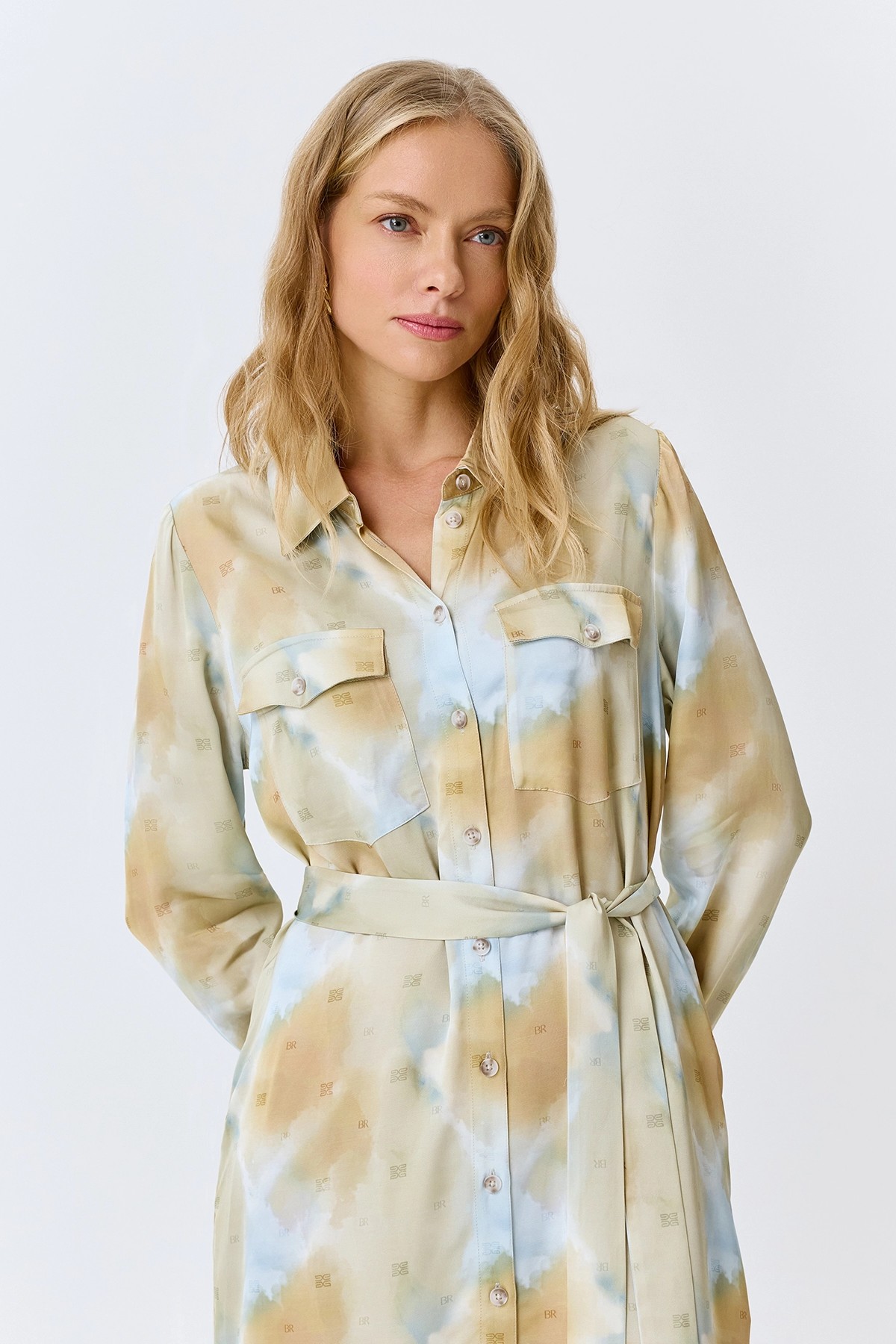 Платье-рубашка с абстрактным принтом, 34