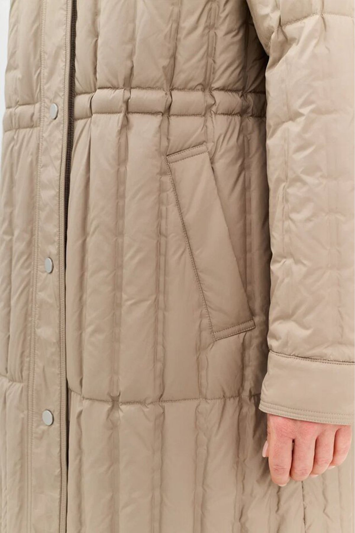 Пуховое пальто с вертикальной стежкой, 42р