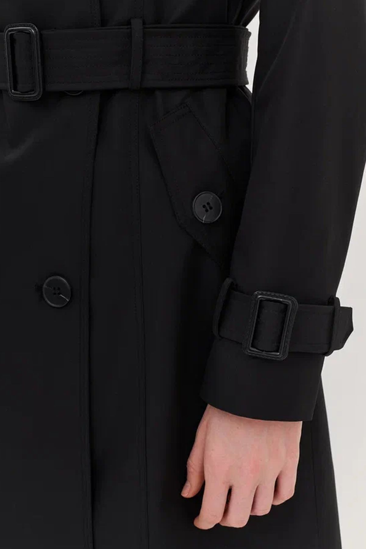 Классический плащ приталенного силуэта в черном цвете, 52р