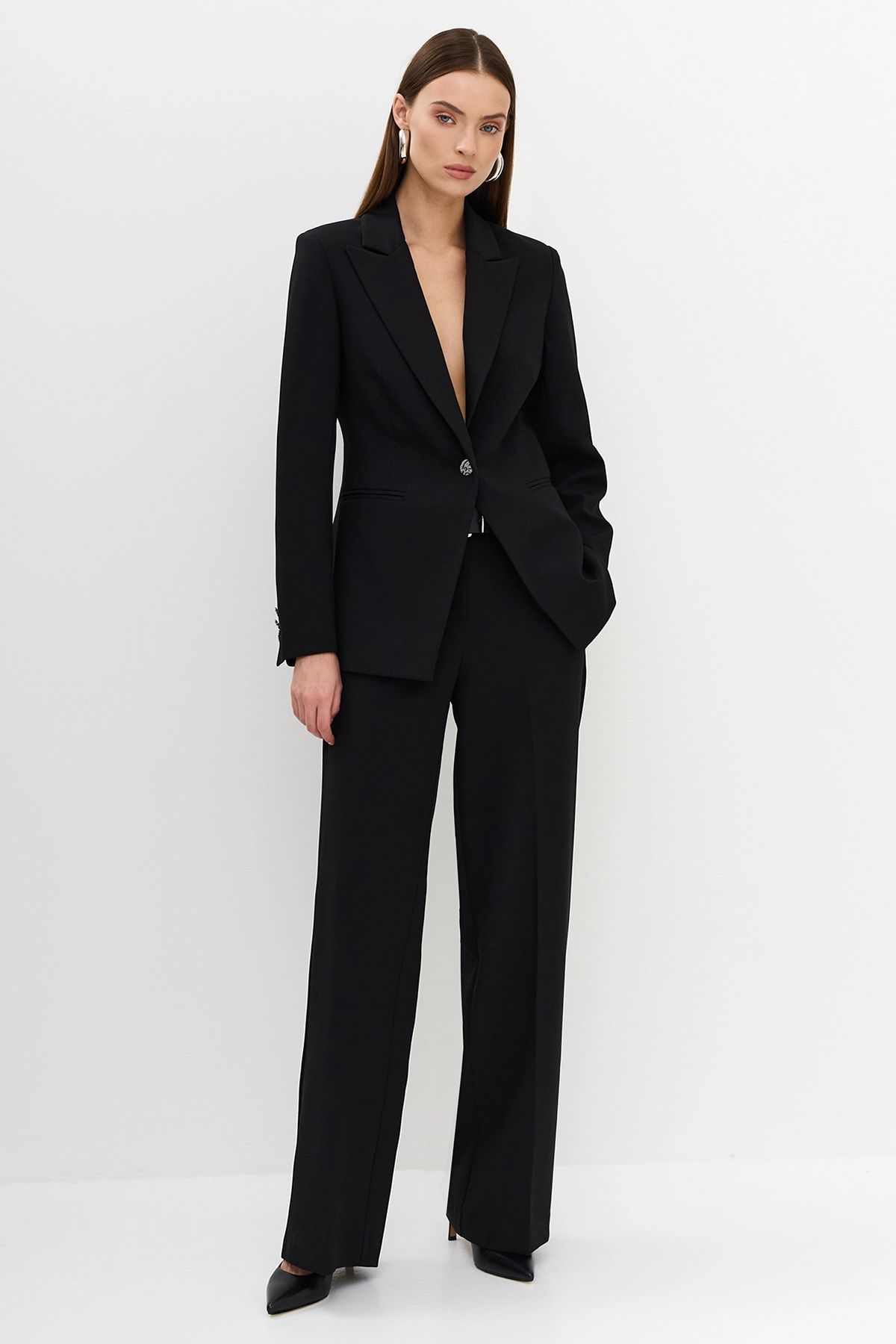 Однобортный жакет приталенного силуэта в черном цвете, 50р