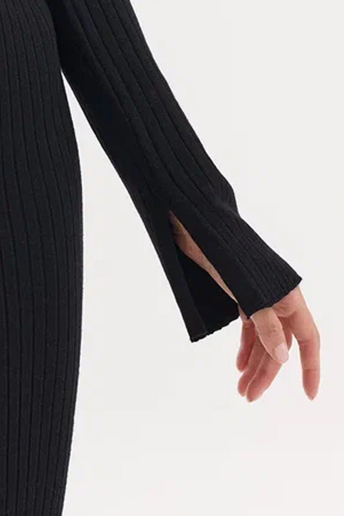 Трикотажное платье в рубчик с бахромой по краю, 40р