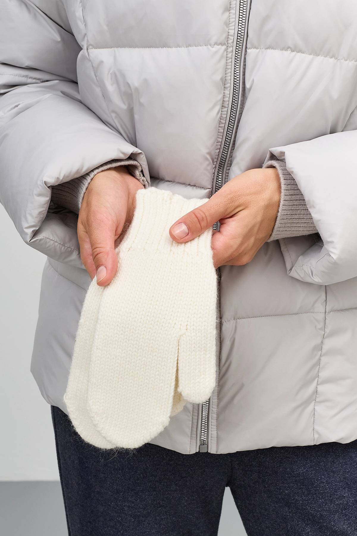 Белые теплые варежки с ангорой, One