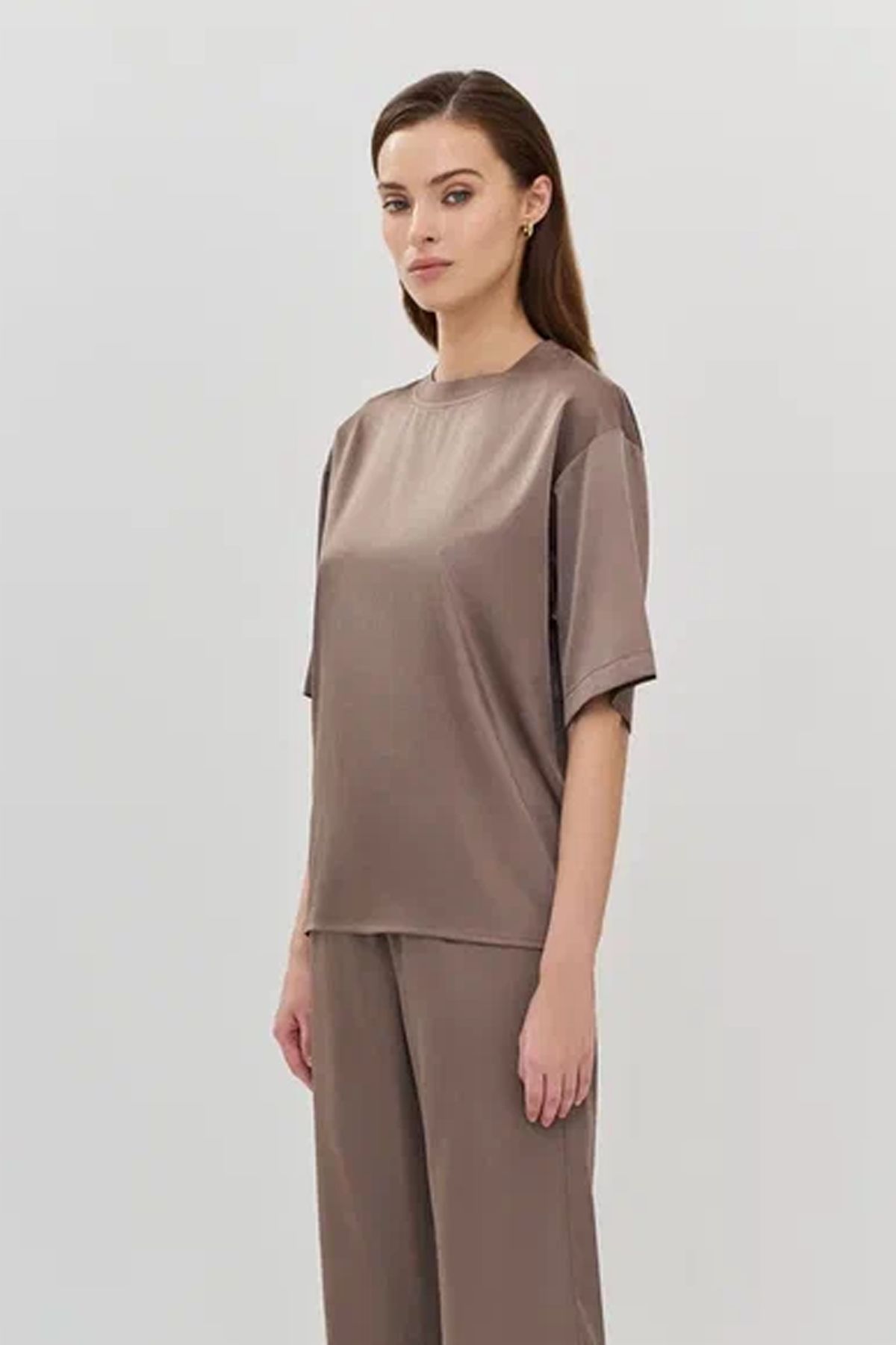 Однотонная блузка в цвете какао с коротким рукавом, 52р