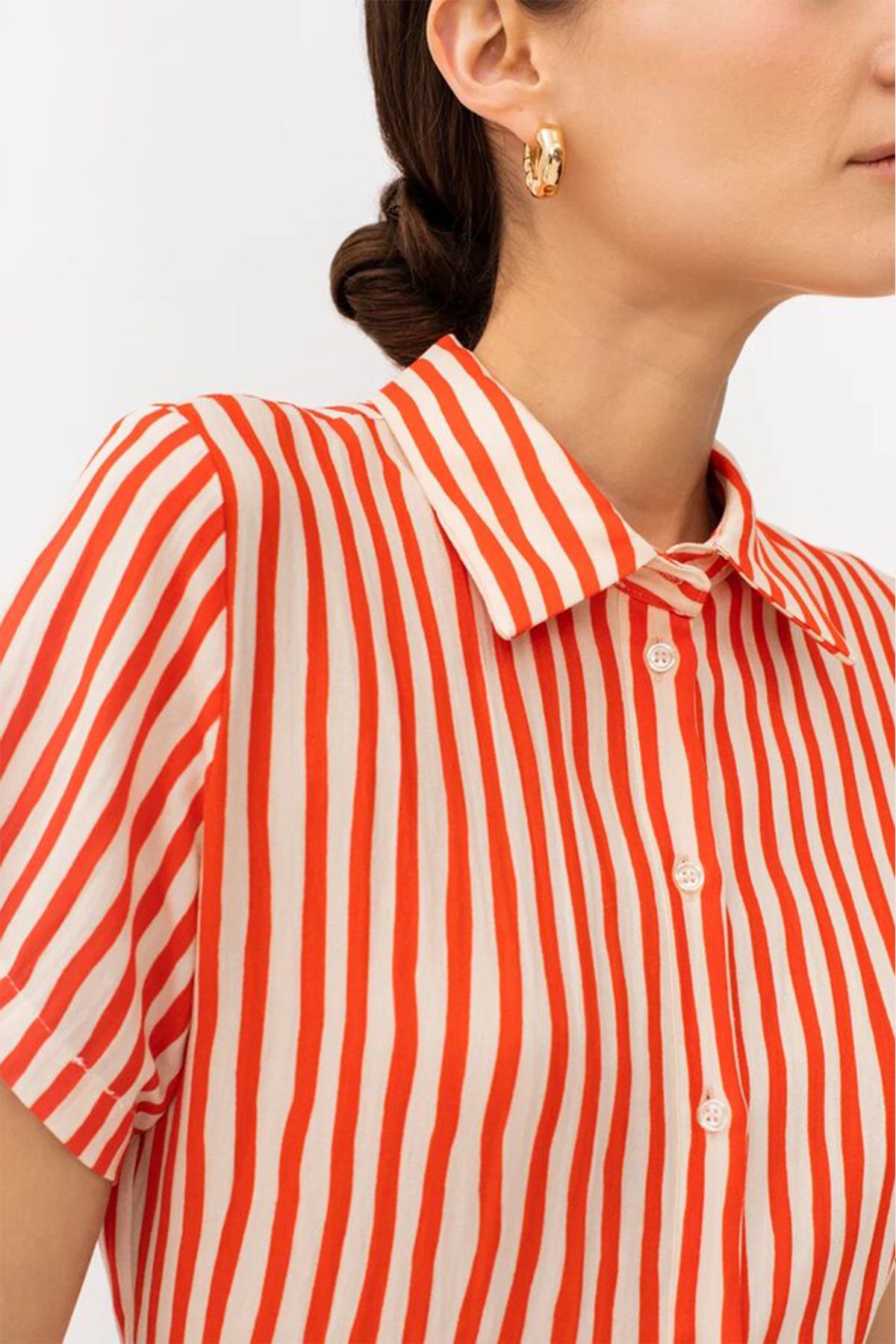 Платье-рубашка в яркую вертикальную полоску, 48р