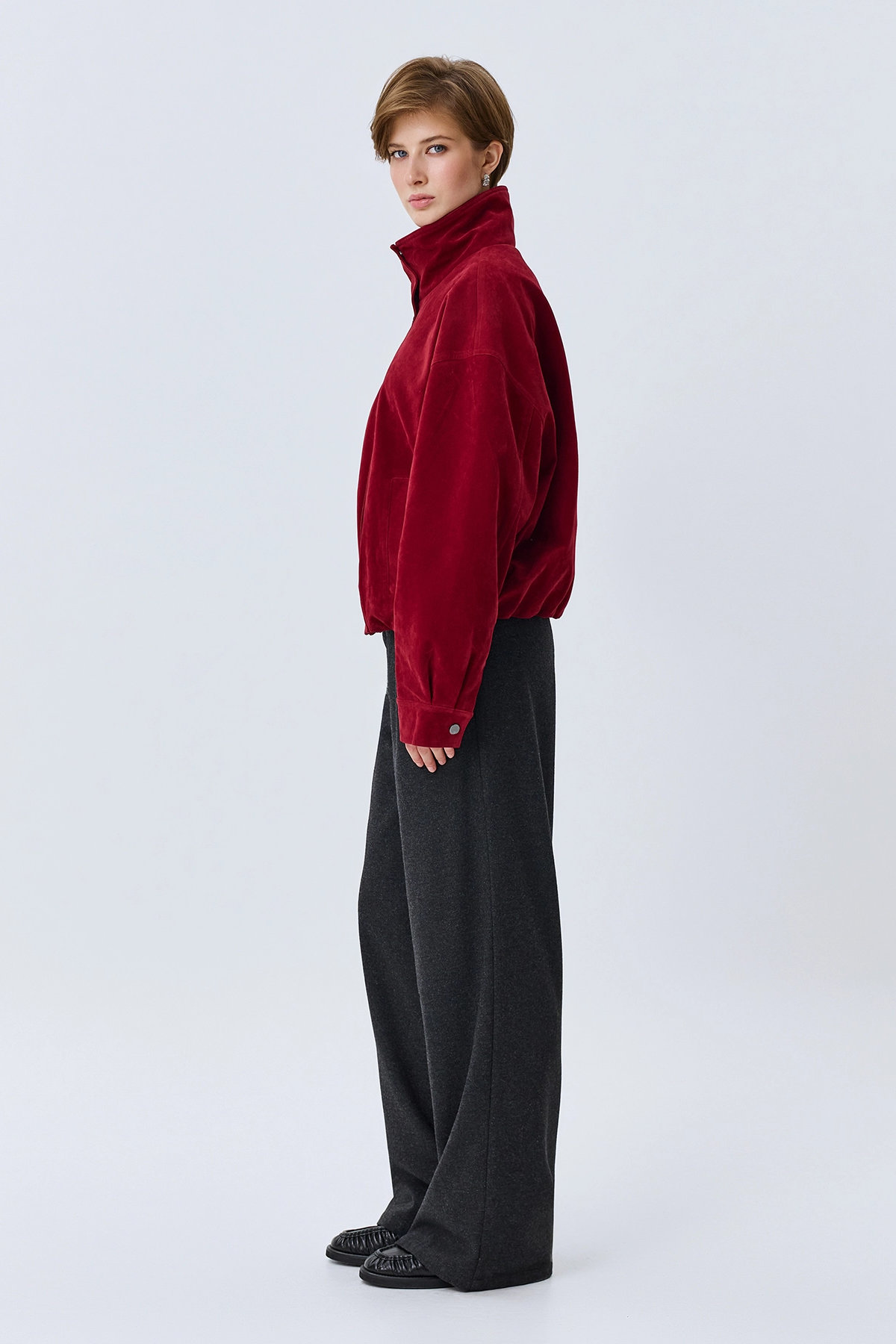 Oversize бомбер из искусственной замши, темно-красный, 50