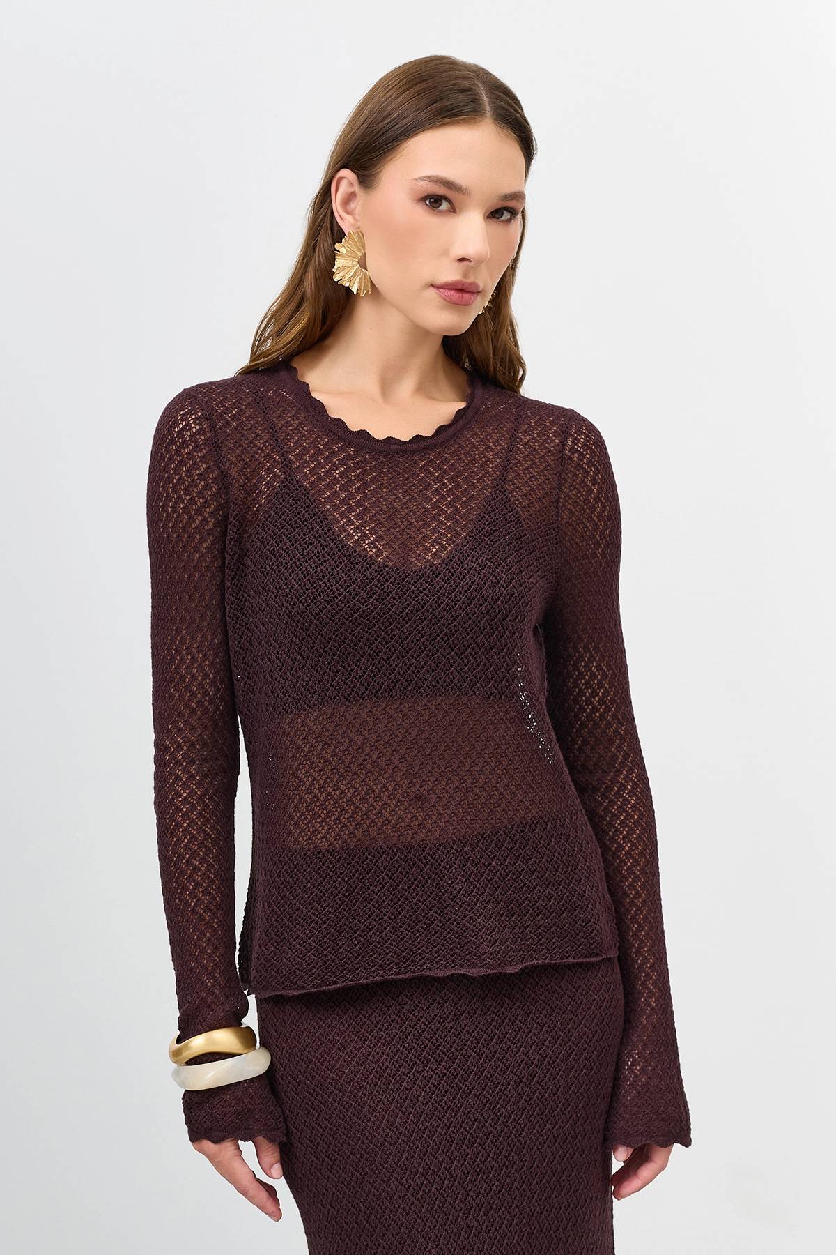 Лимитированная серия темно-коричневый джемпер с палантином, 48