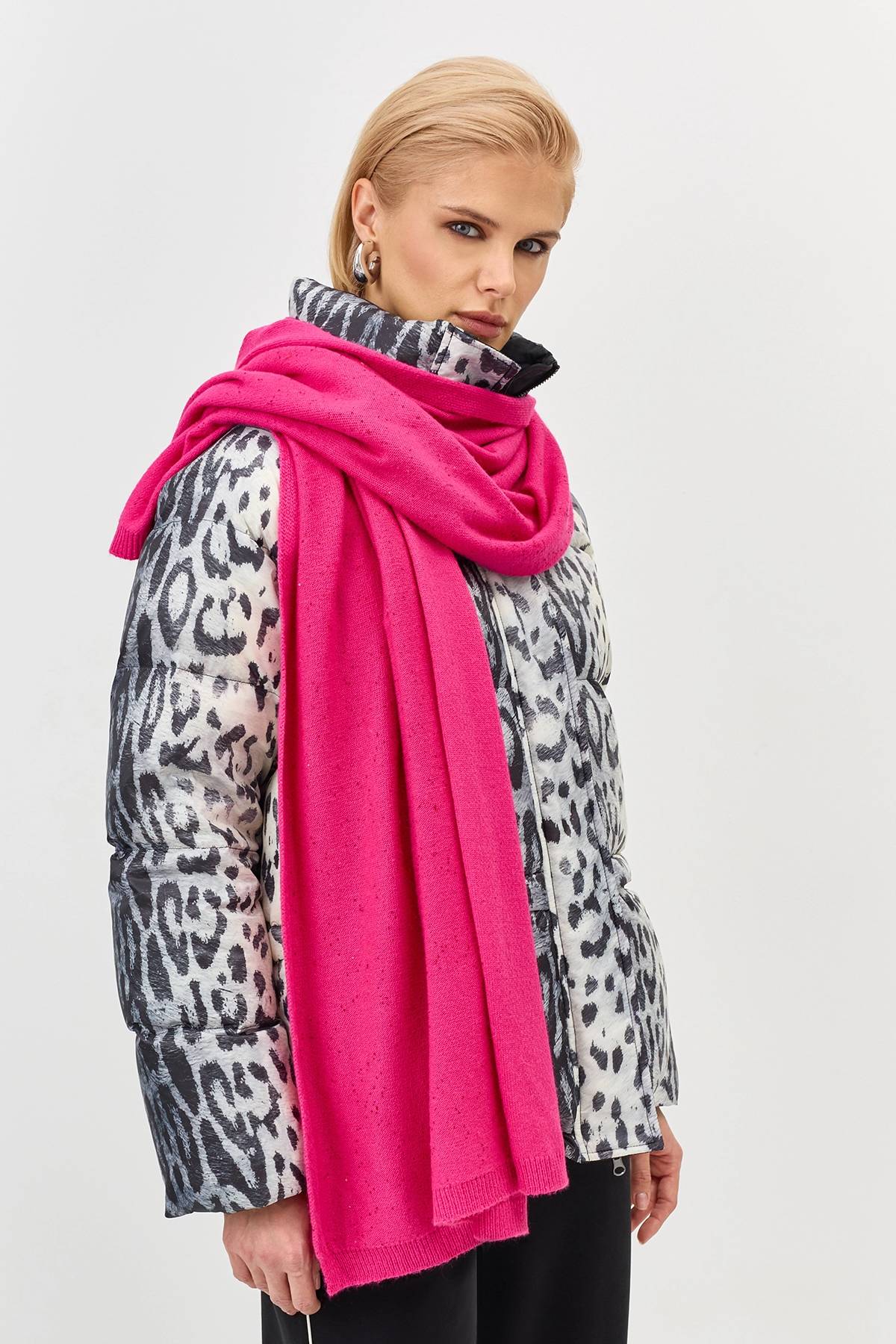 Розоый вязаный шарф с деликатными пайетками, One