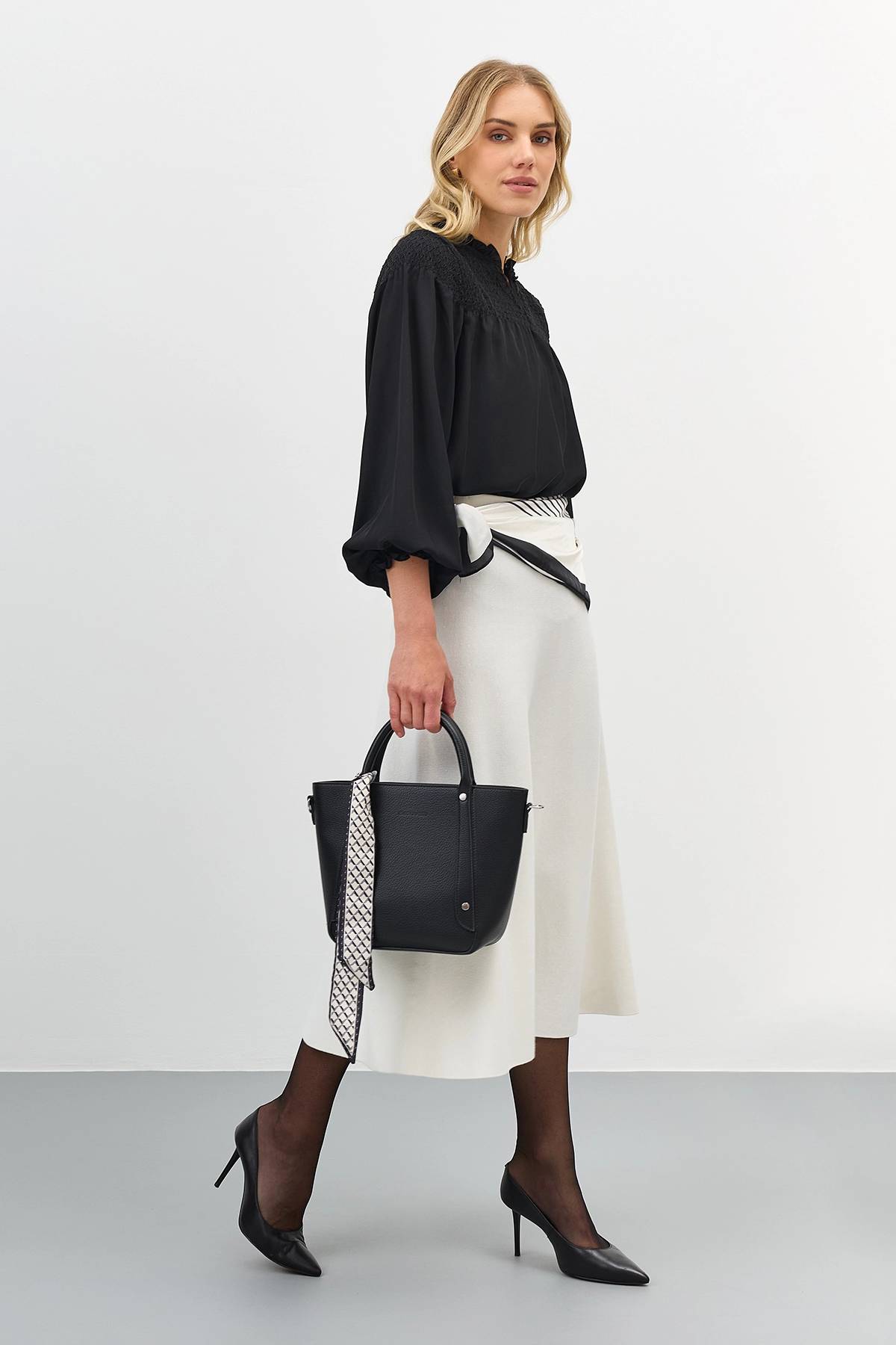 Сумка-шоппер с мягким силуэтом и короткими ручками, One