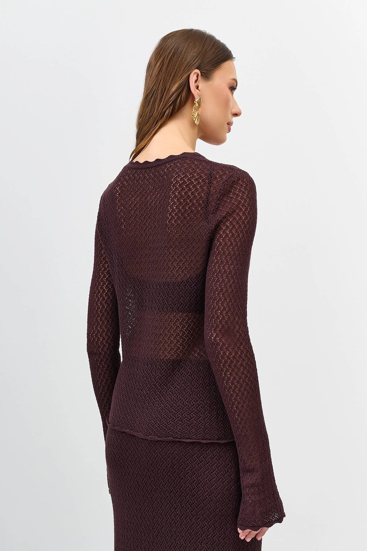 Лимитированная серия темно-коричневый джемпер с палантином, 40