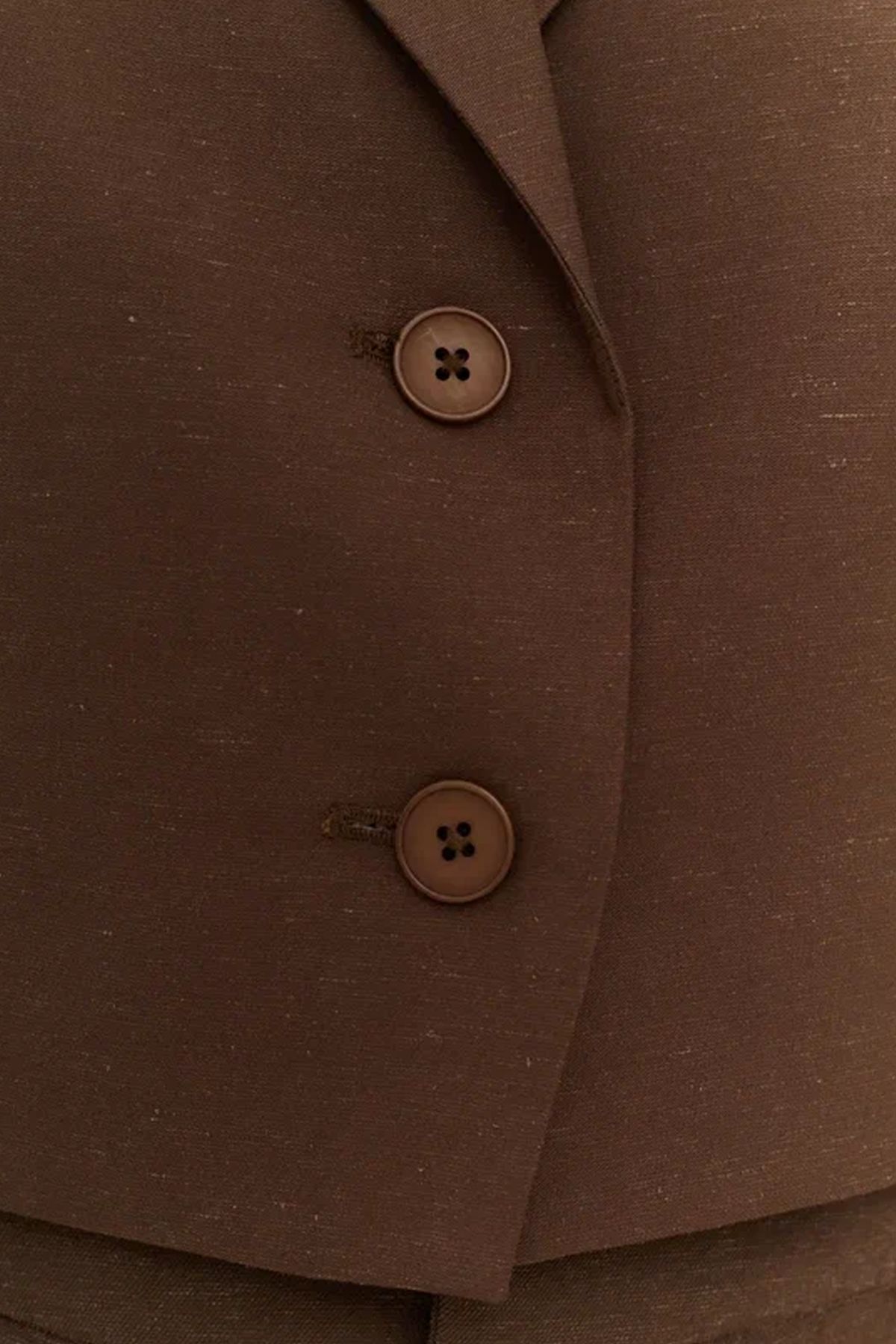 Укороченная жилетка на двух пуговицах, 40р