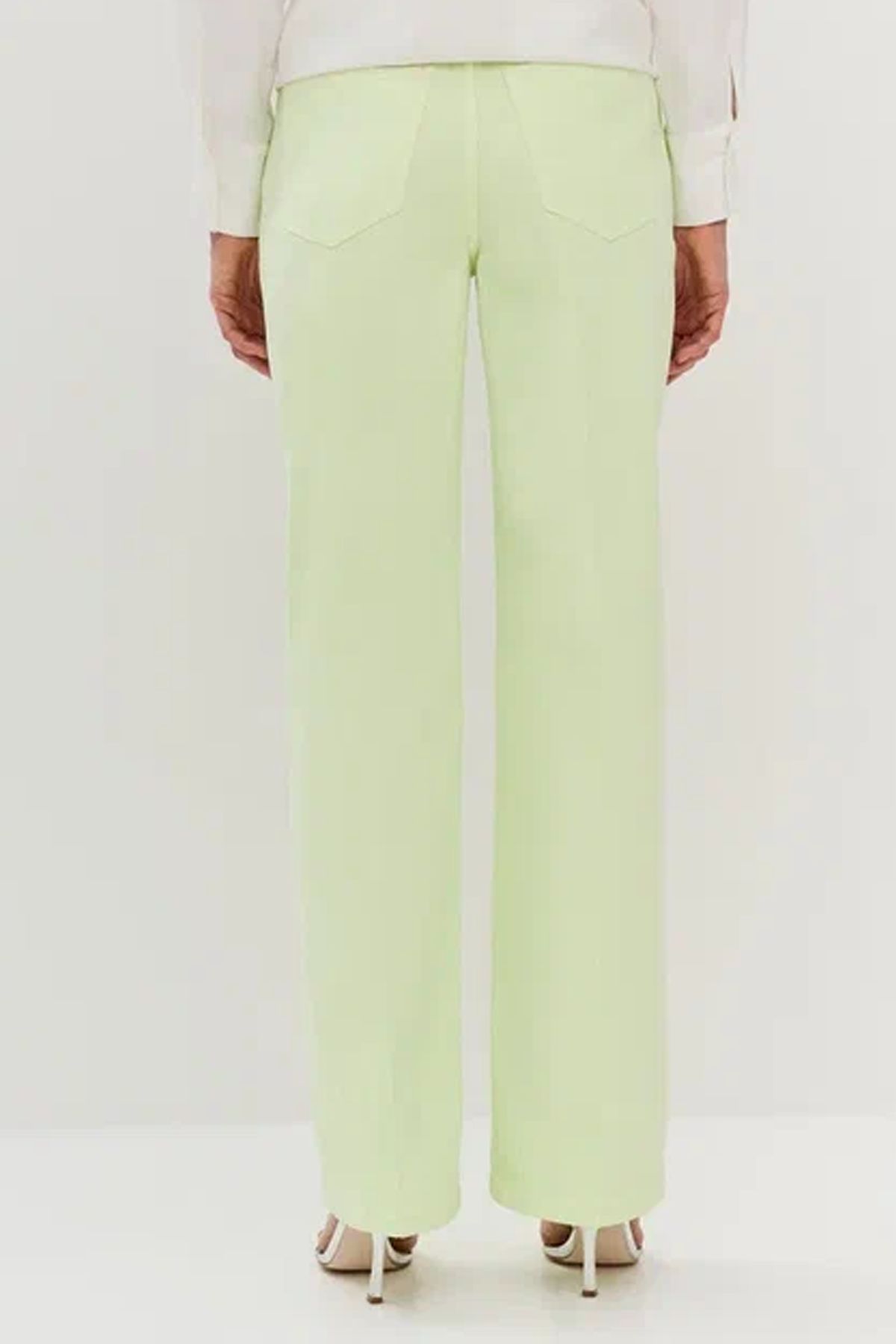 Яркие джинсы прямого силуэта, 48р