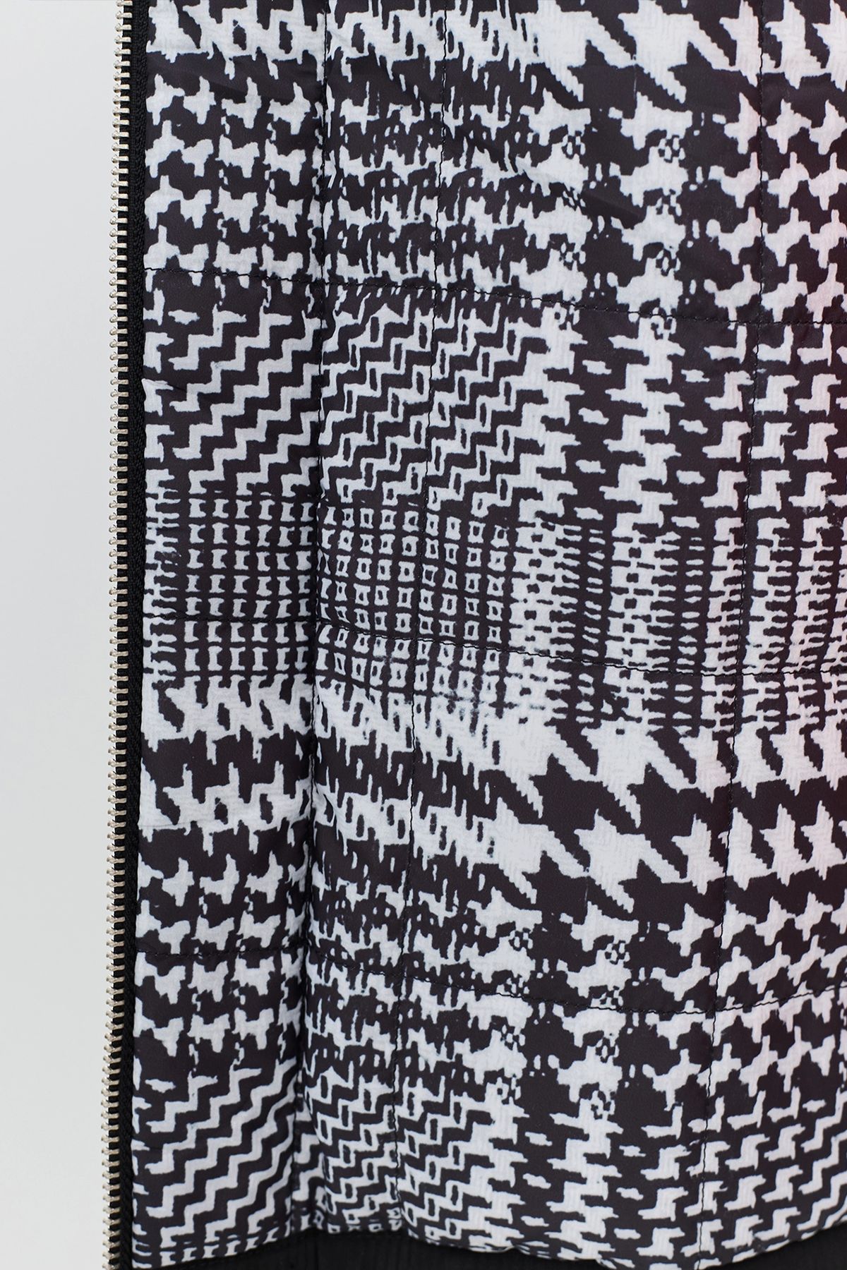 Куртка с принтованной подкладкой и несъемным капюшоном, 52р