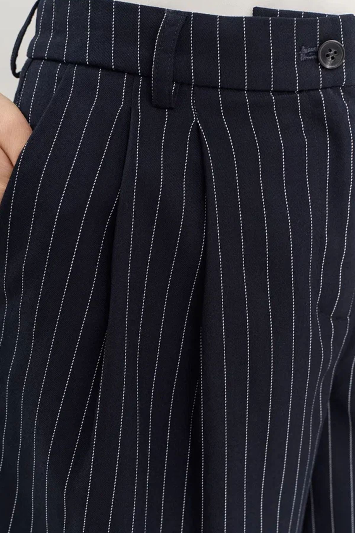 Шорты в тонкую полоску, 46р