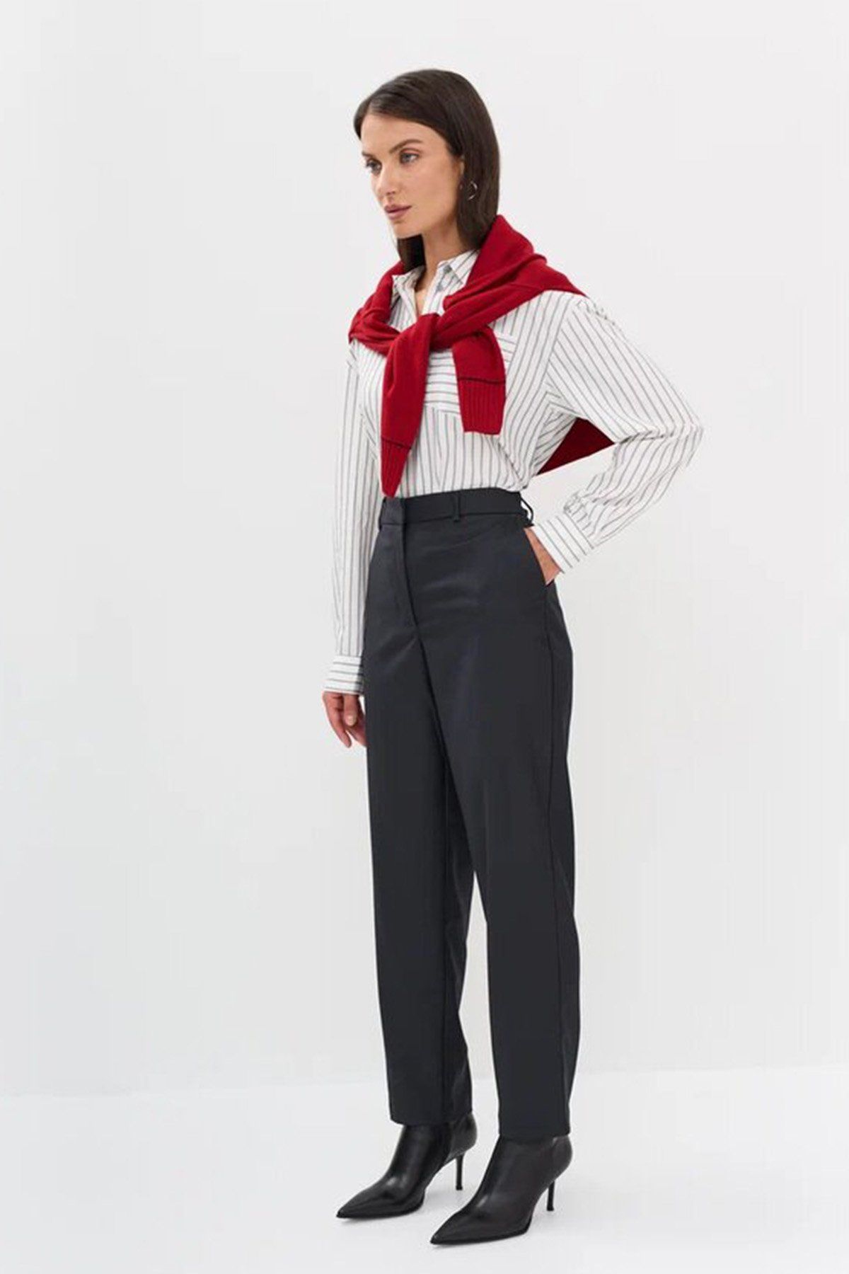 Зауженнные брюки с мягкими стрелками, 44р