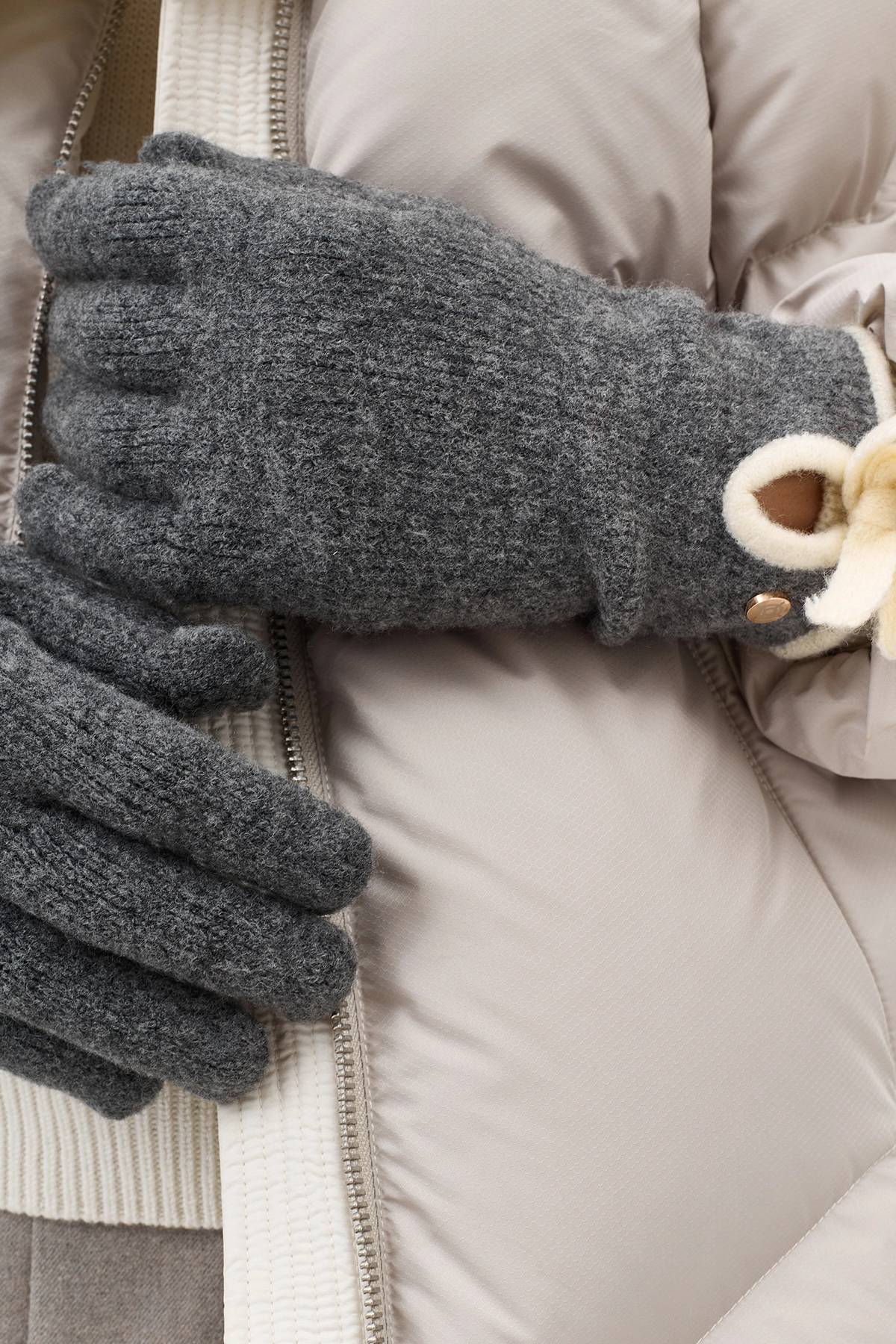 Серые вязаные перчатки с контрастной отделкой, One