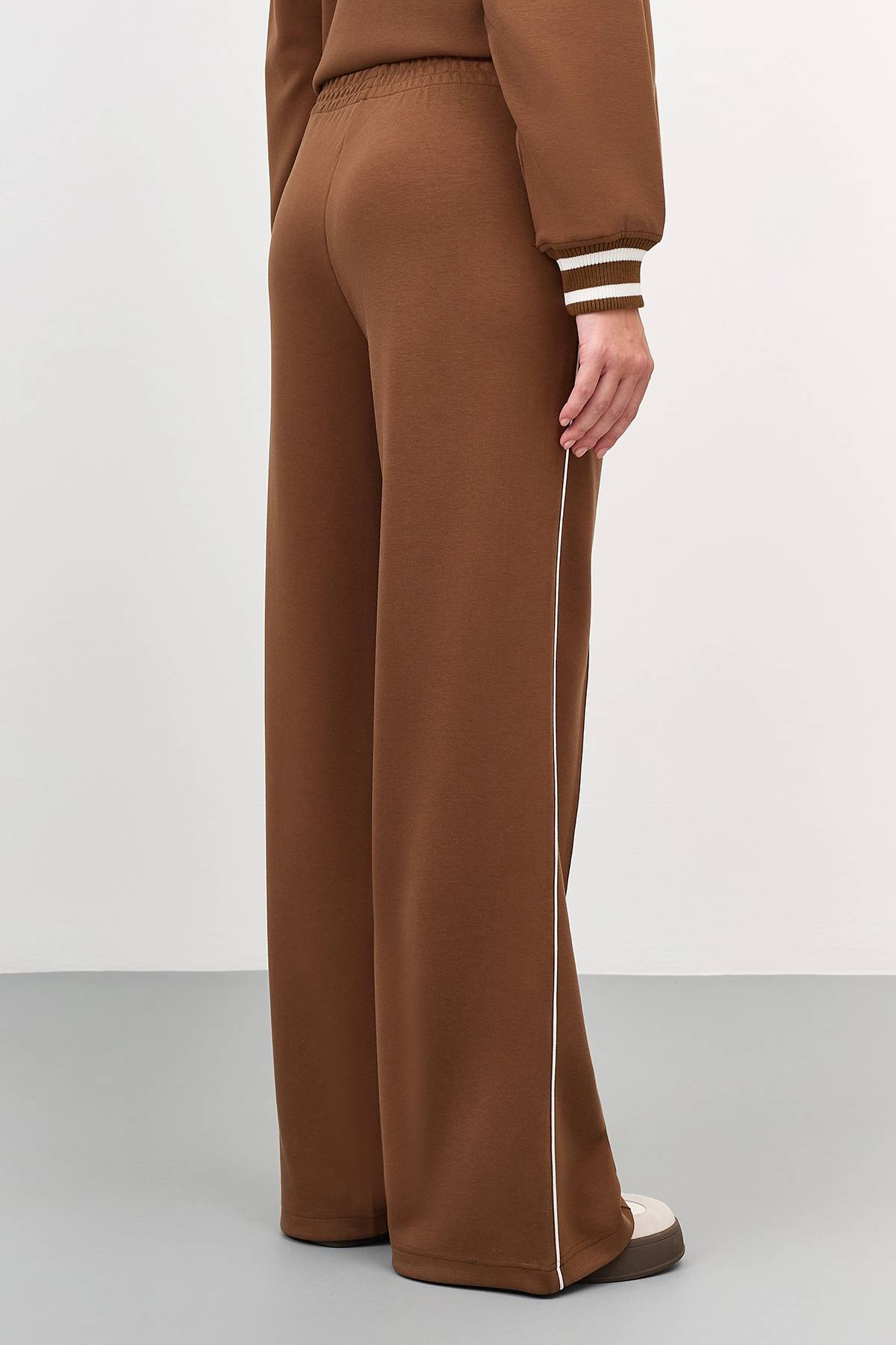 Лимитированная серия трикотажные брюки свободного силуэта с контрастным кантом и ремень, 42