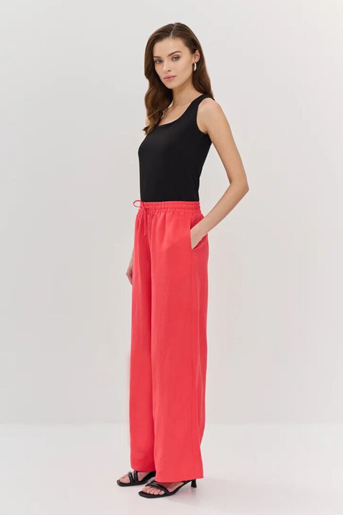 Базовый удлиненный топ в черном цвете, 42р