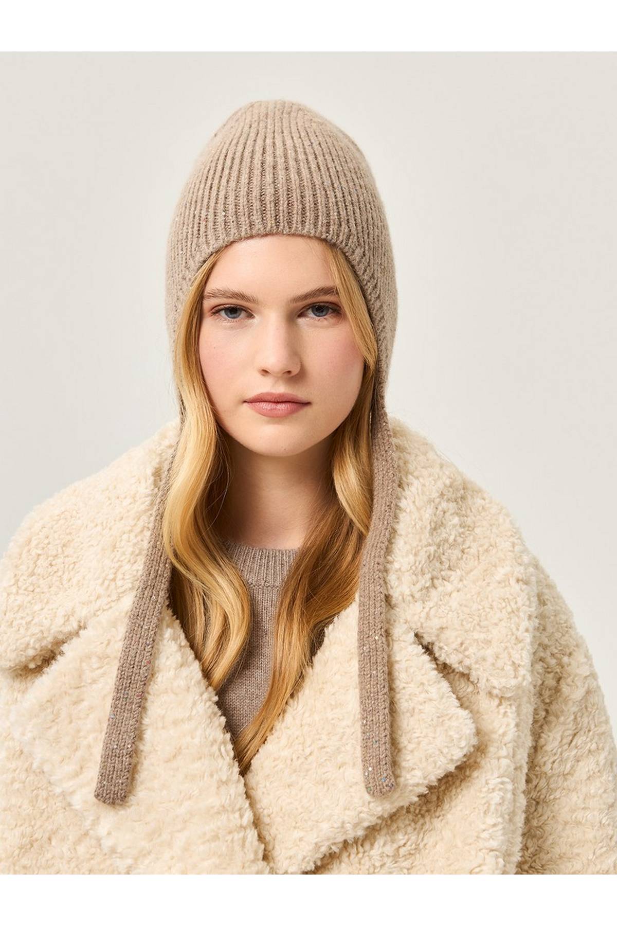 Шапка светло-коричневая, One