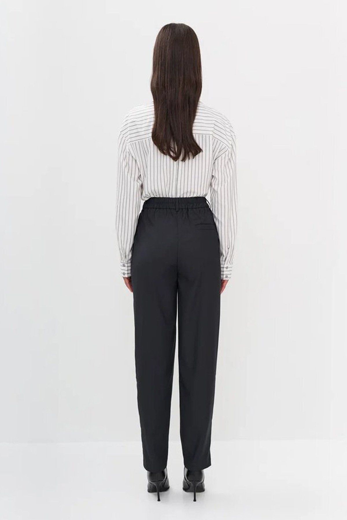 Зауженнные брюки с мягкими стрелками, 44р