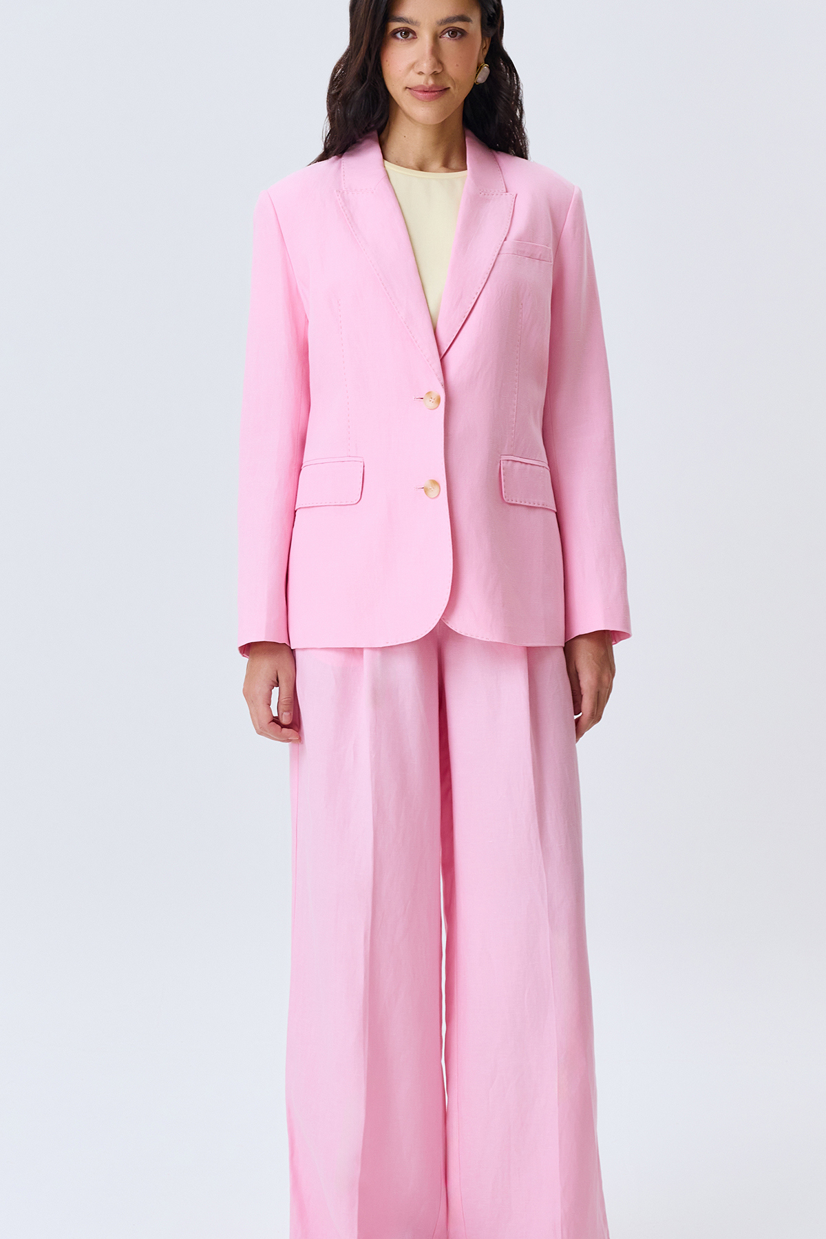 Яркий однобортный жакет из тенселя, 52