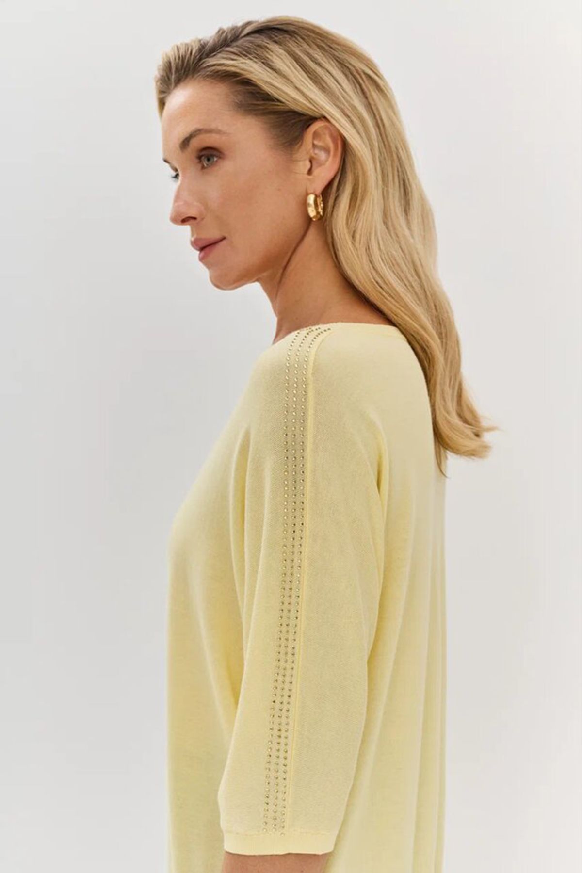 Джемпер свободного силуэта со стразами на рукавах, 46р