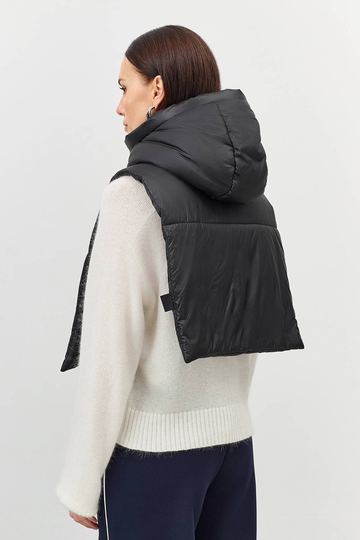 Манишка с капюшоном, One