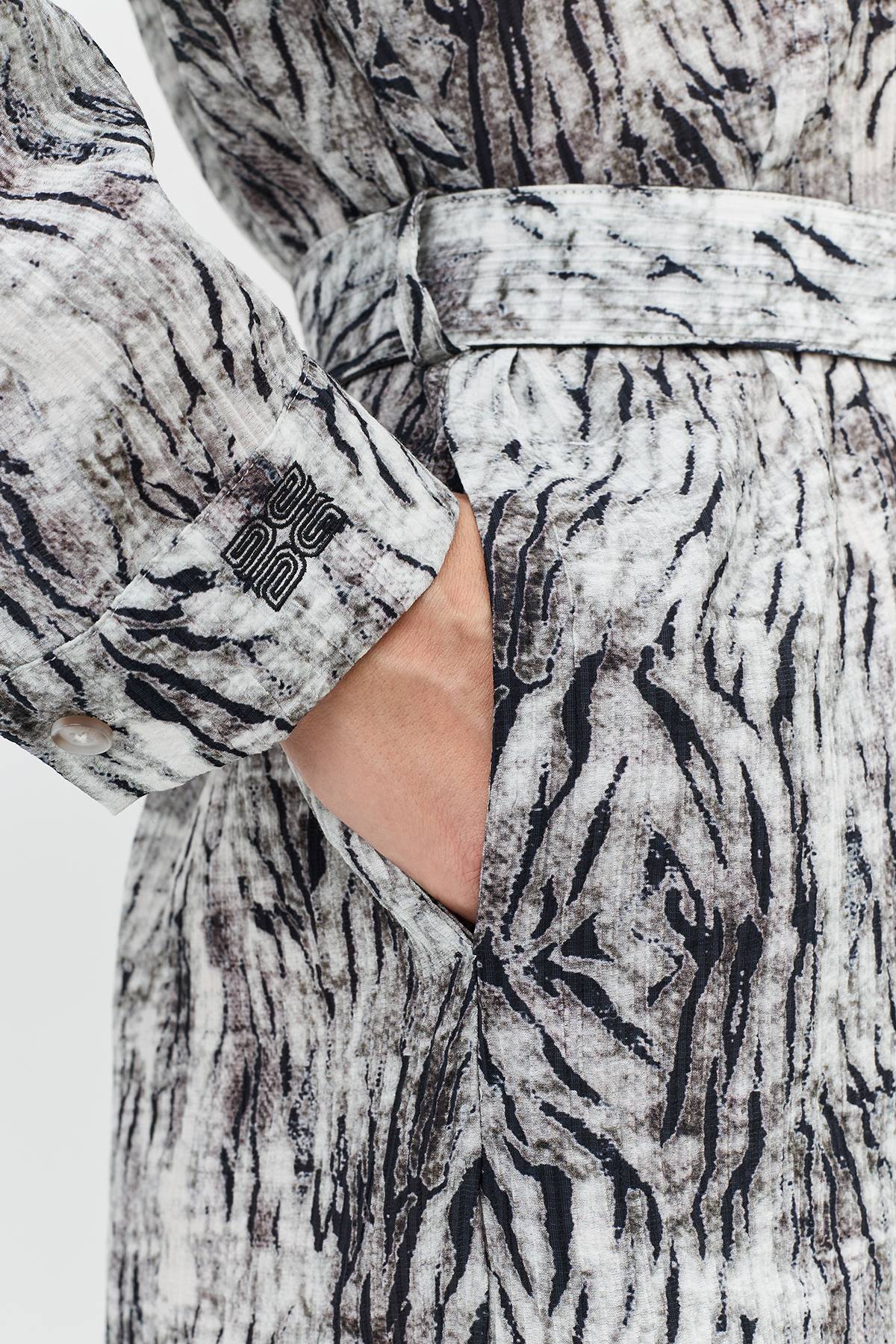 Лимитированая серия платье-рубашка из вискозы с принтом с ремнем, 44