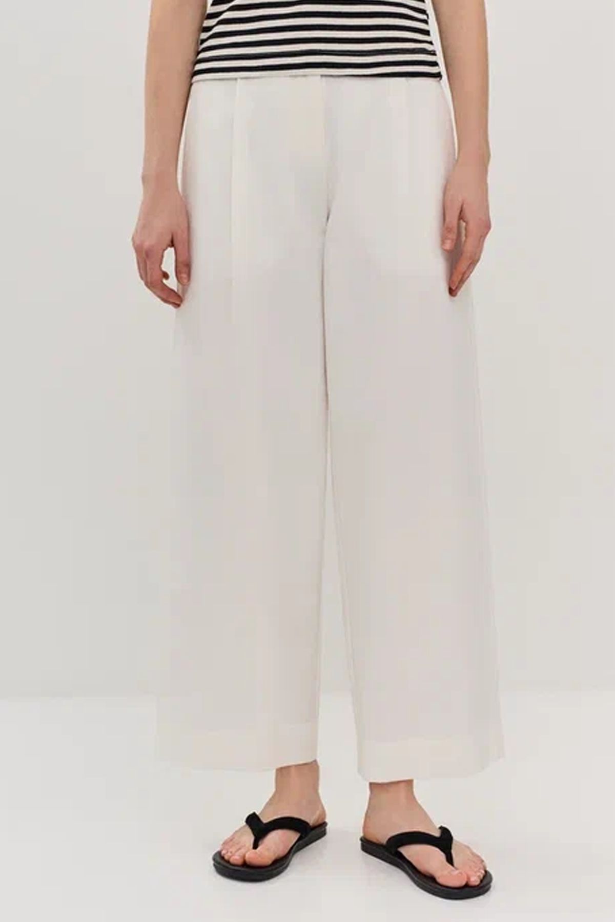 Белые брюки с защипами, 42р