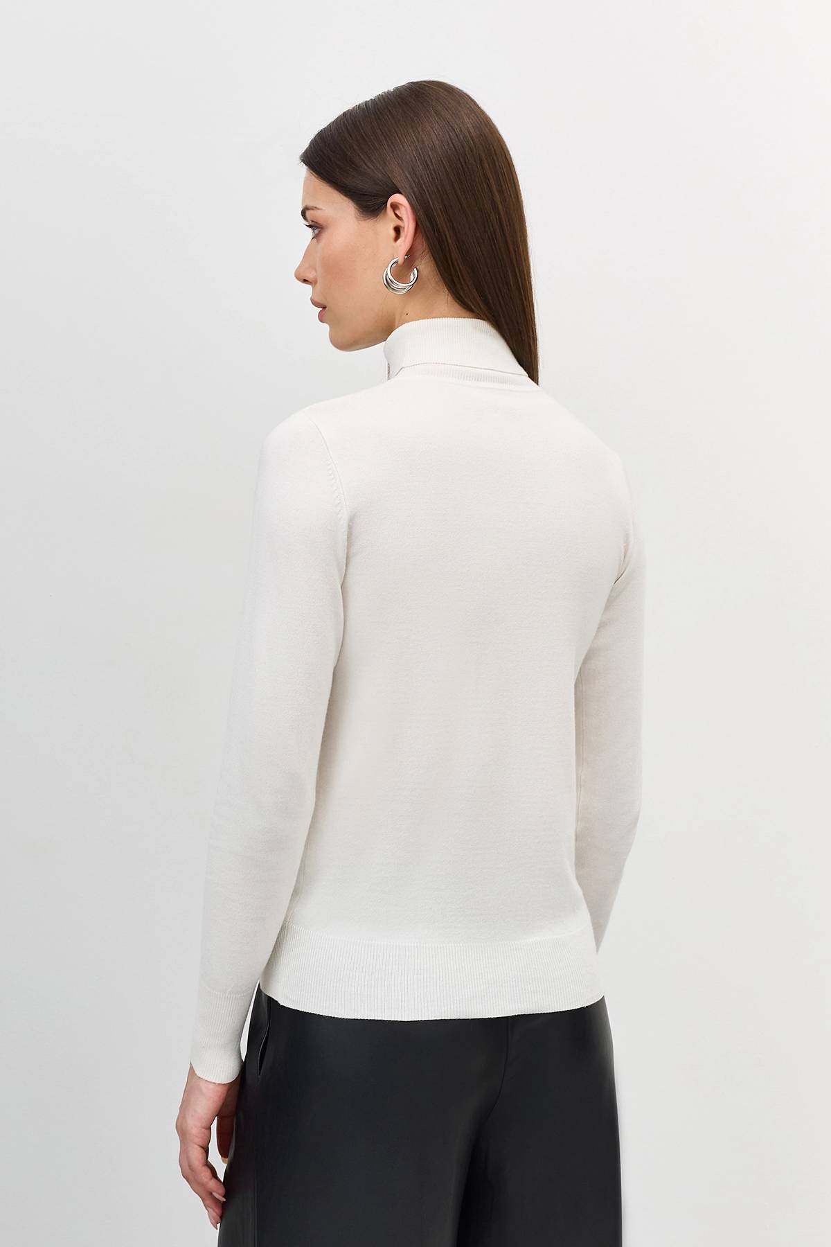 Базовая водолазка из смесовой вискозы в молочном цвете, 42