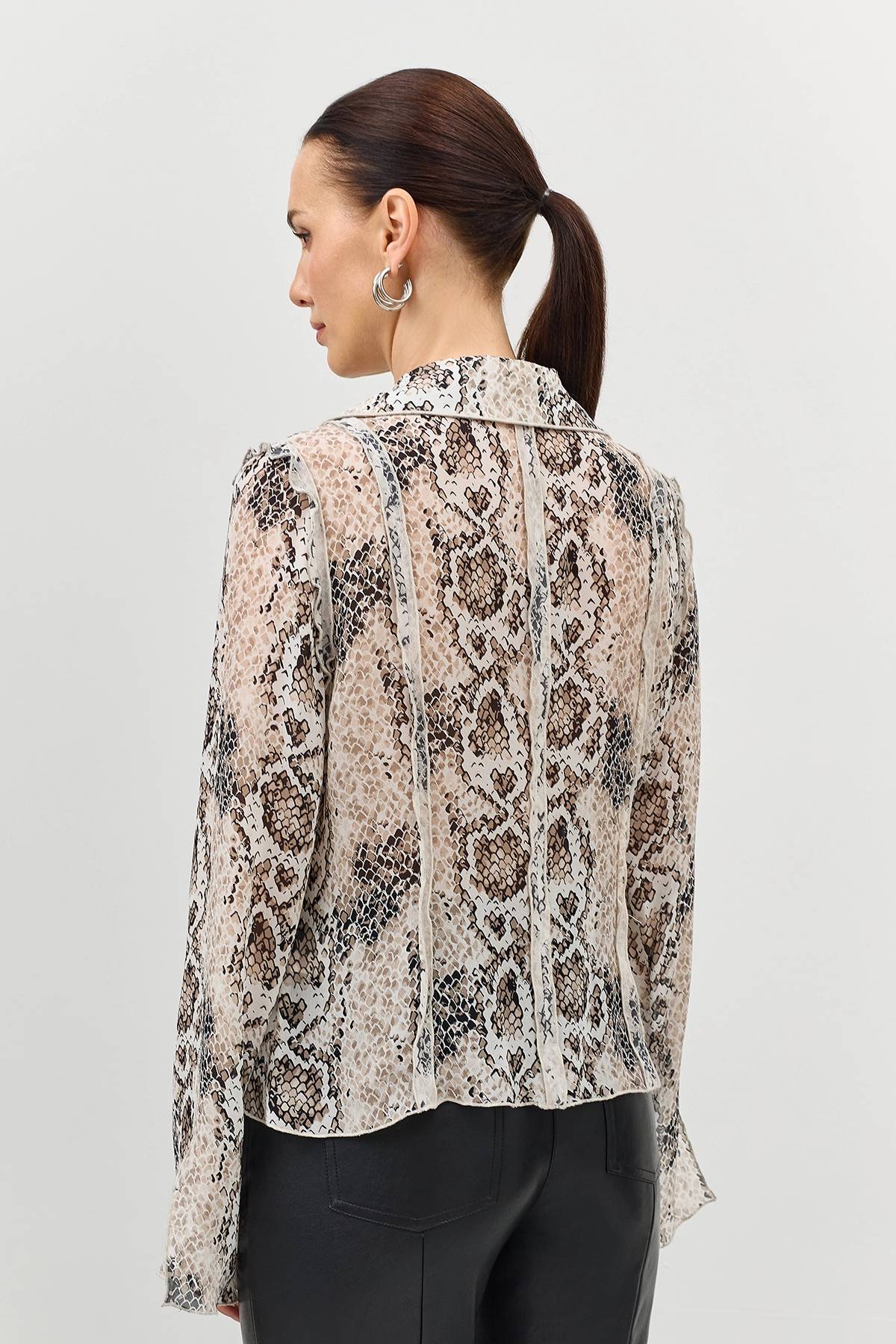 Укороченная блузка с анималистичным принтом, 40