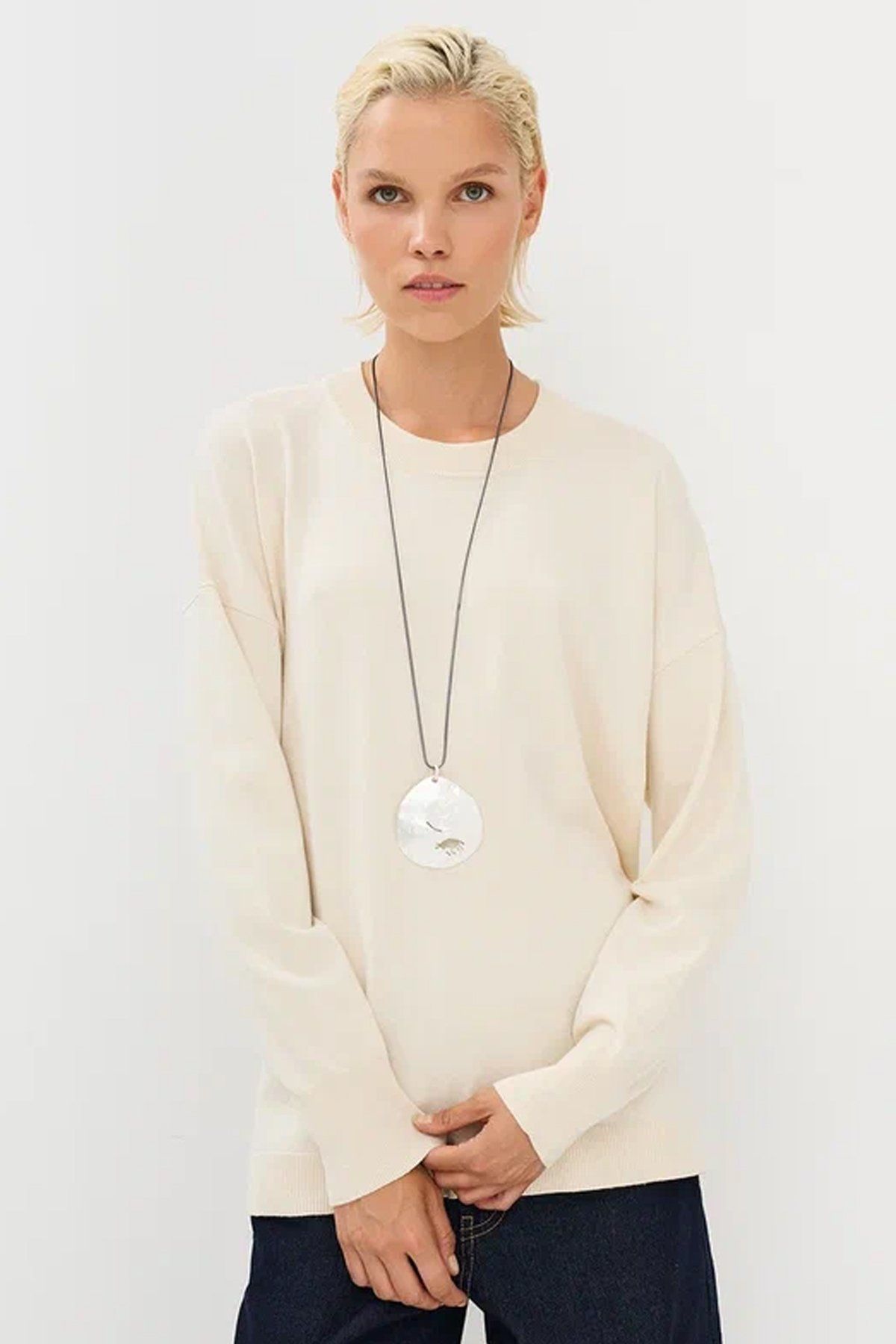 Удлиненный базовый джемпер в молочном цвете, 46р